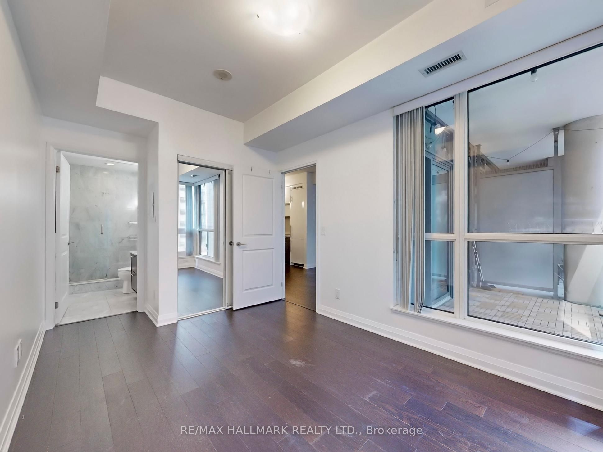 #411 - 8 Mercer Street Property Photo 17