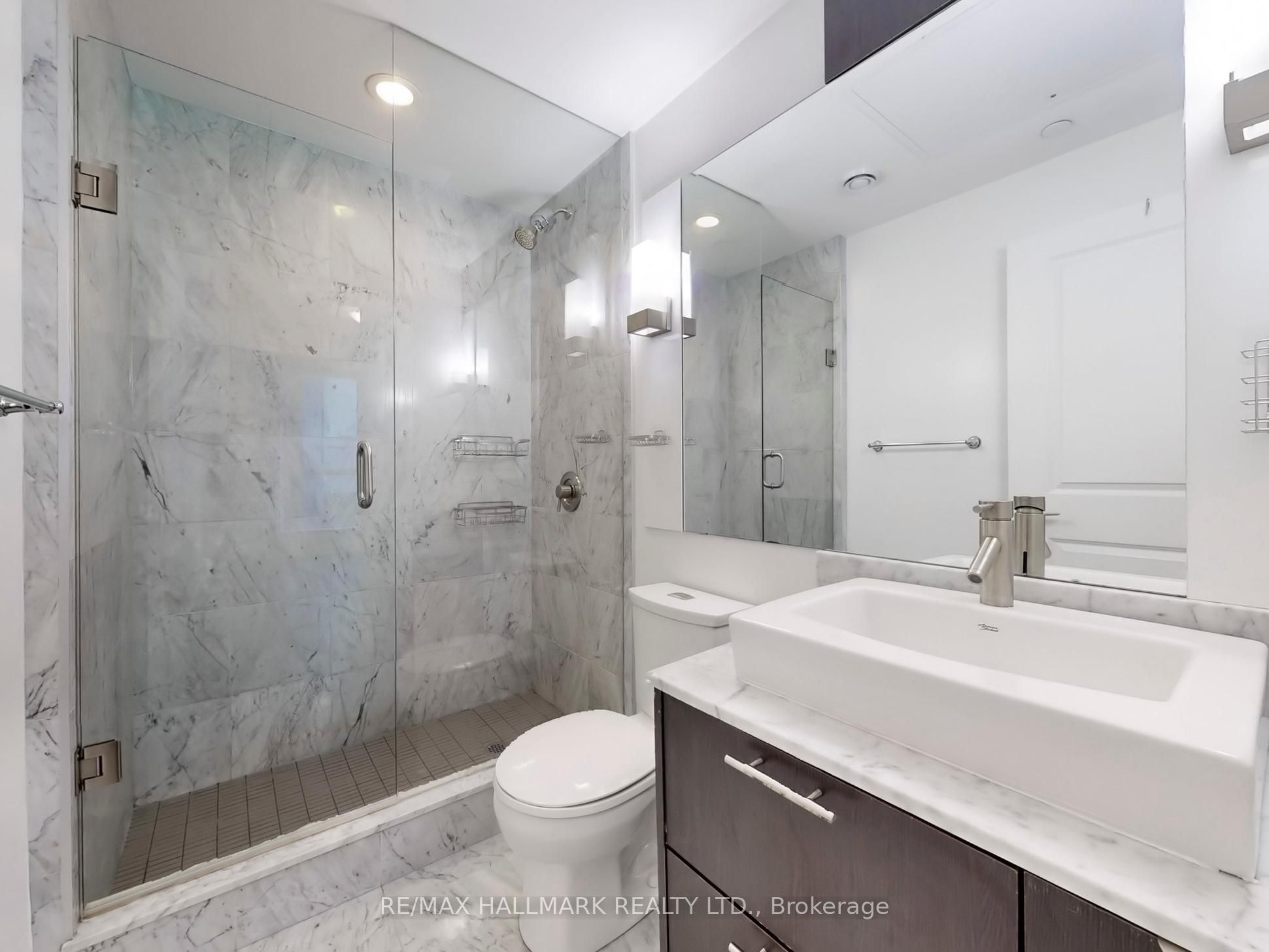 #411 - 8 Mercer Street Property Photo 18
