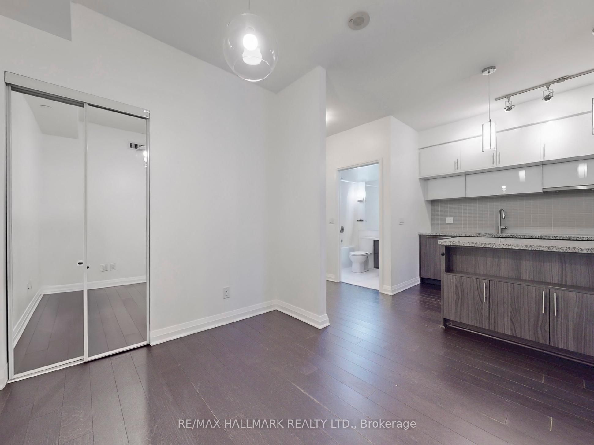 #411 - 8 Mercer Street Property Photo 19