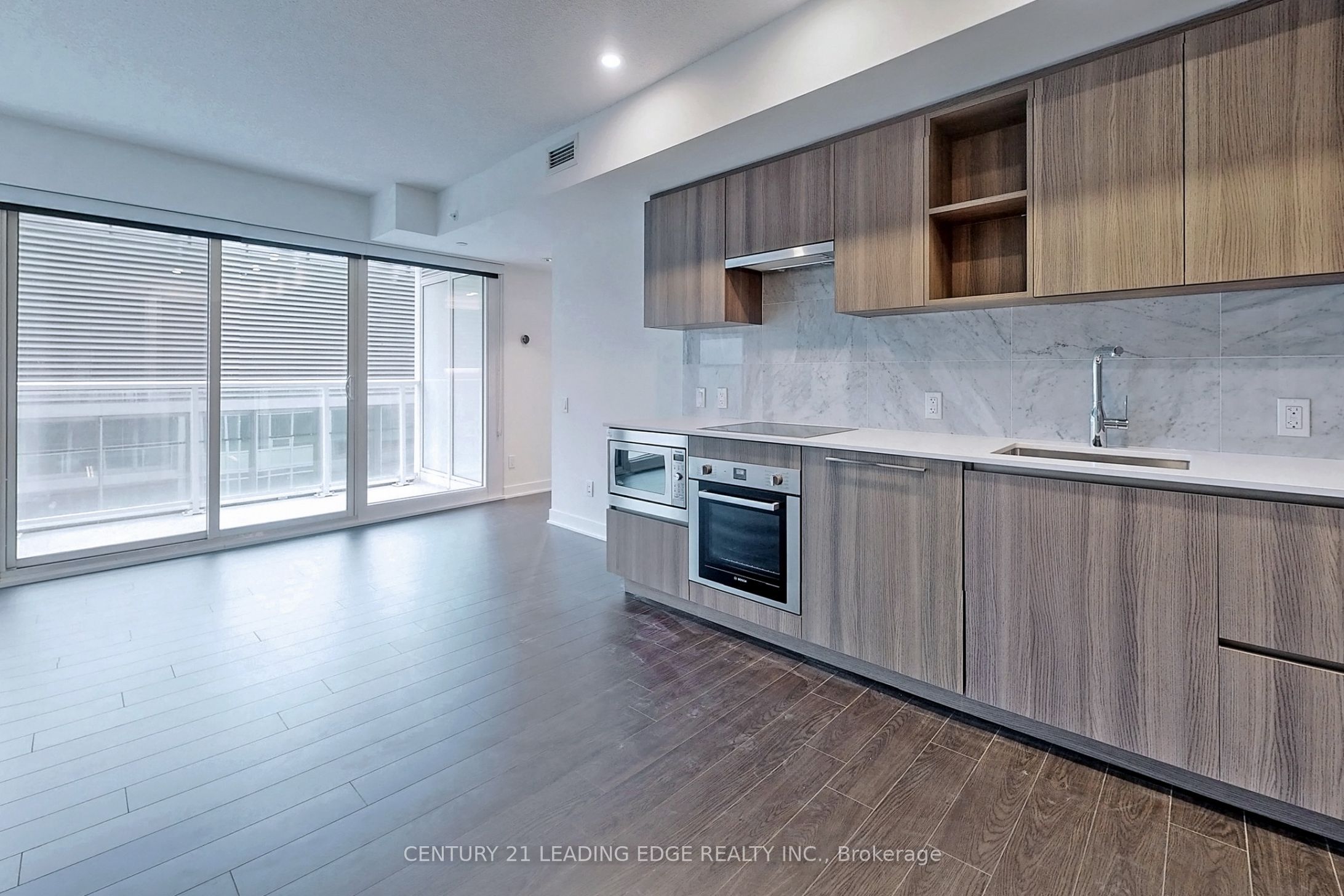 #1102 - 17 Bathurst Street Property Photo 6