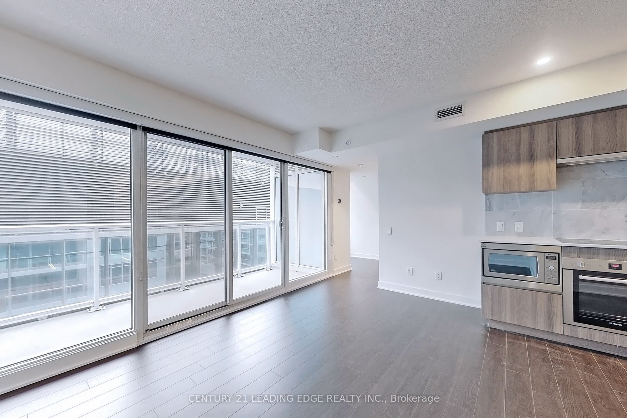 #1102 - 17 Bathurst Street Property Photo 7