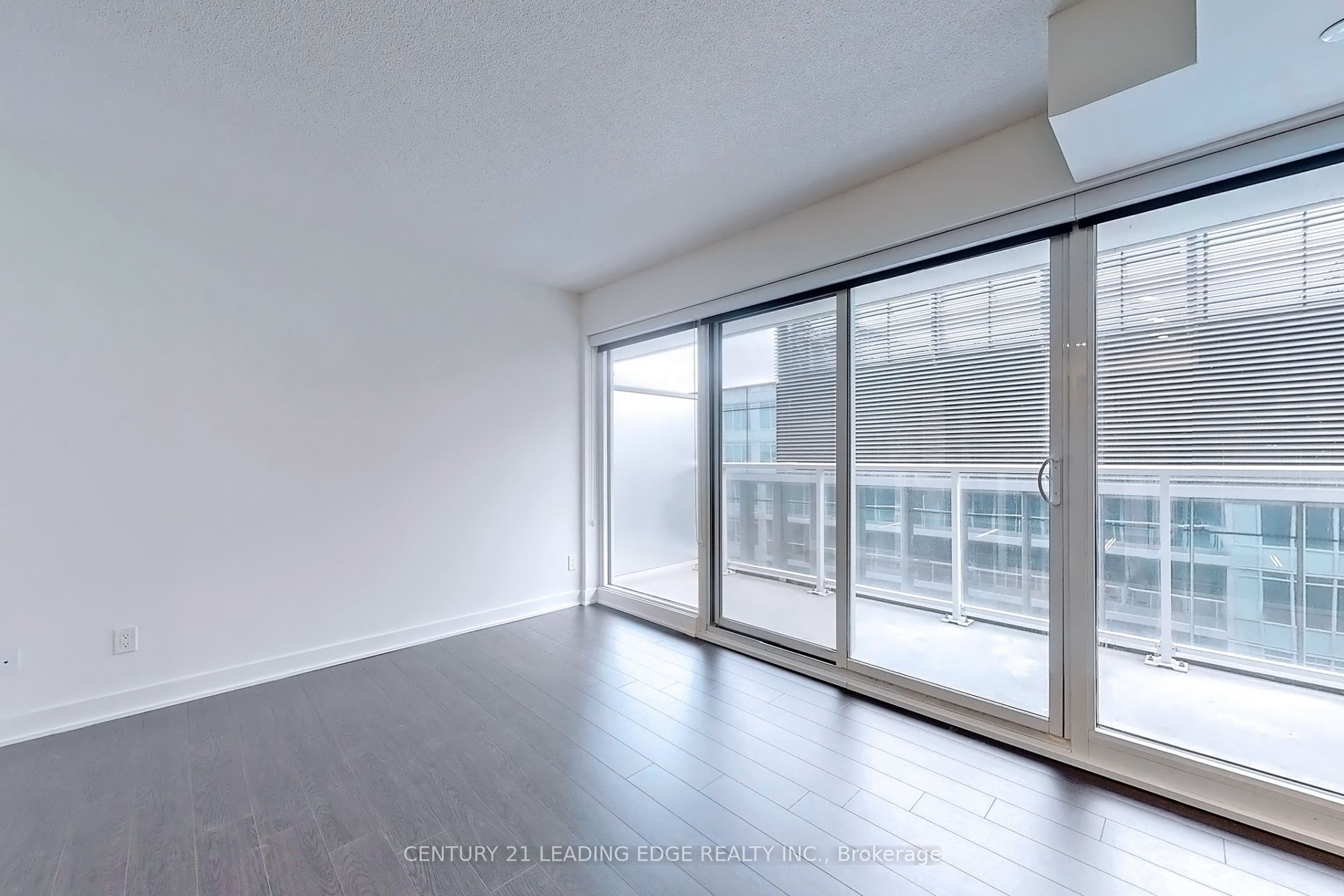 #1102 - 17 Bathurst Street Property Photo 9