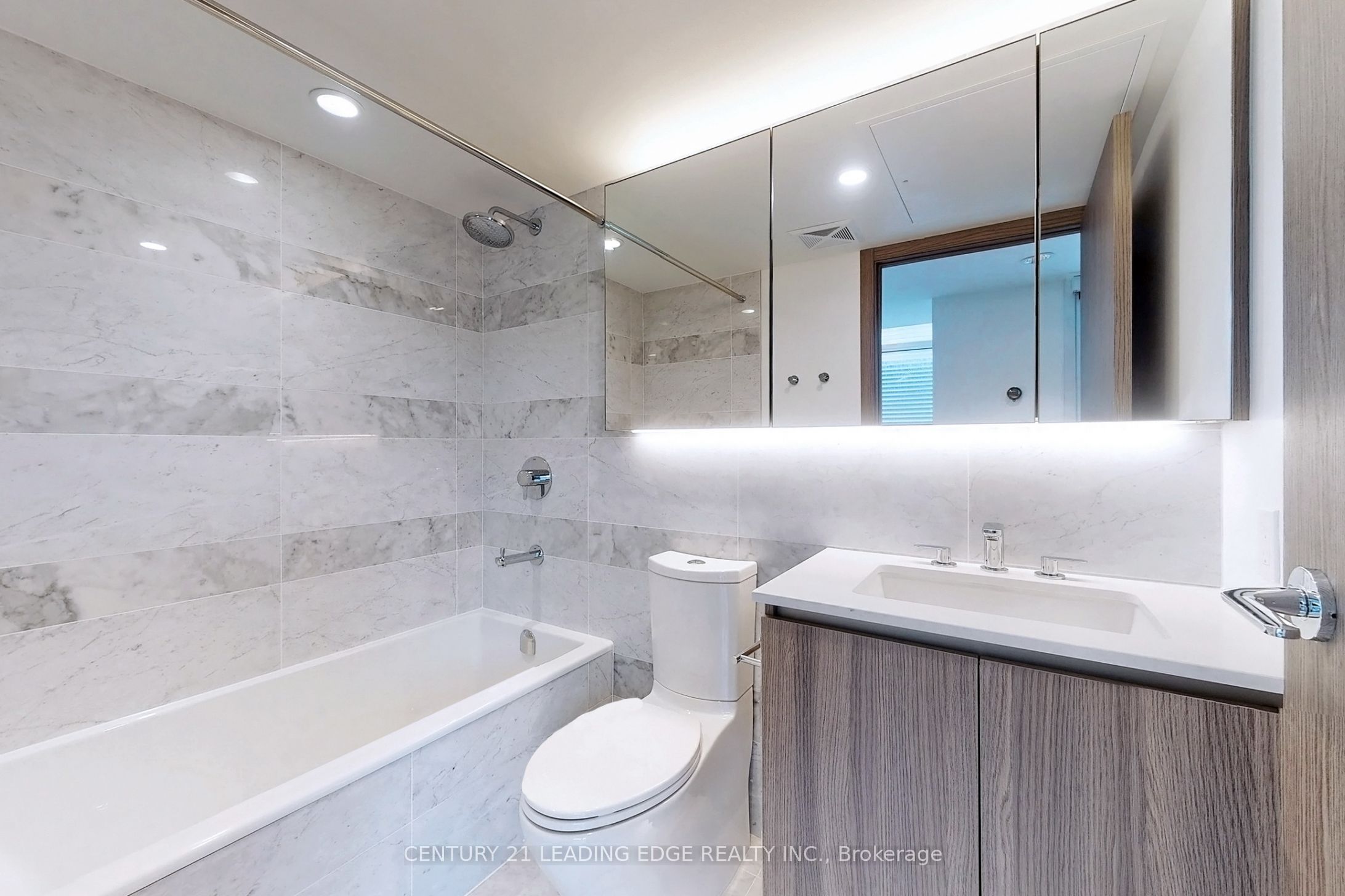 #1102 - 17 Bathurst Street Property Photo 10