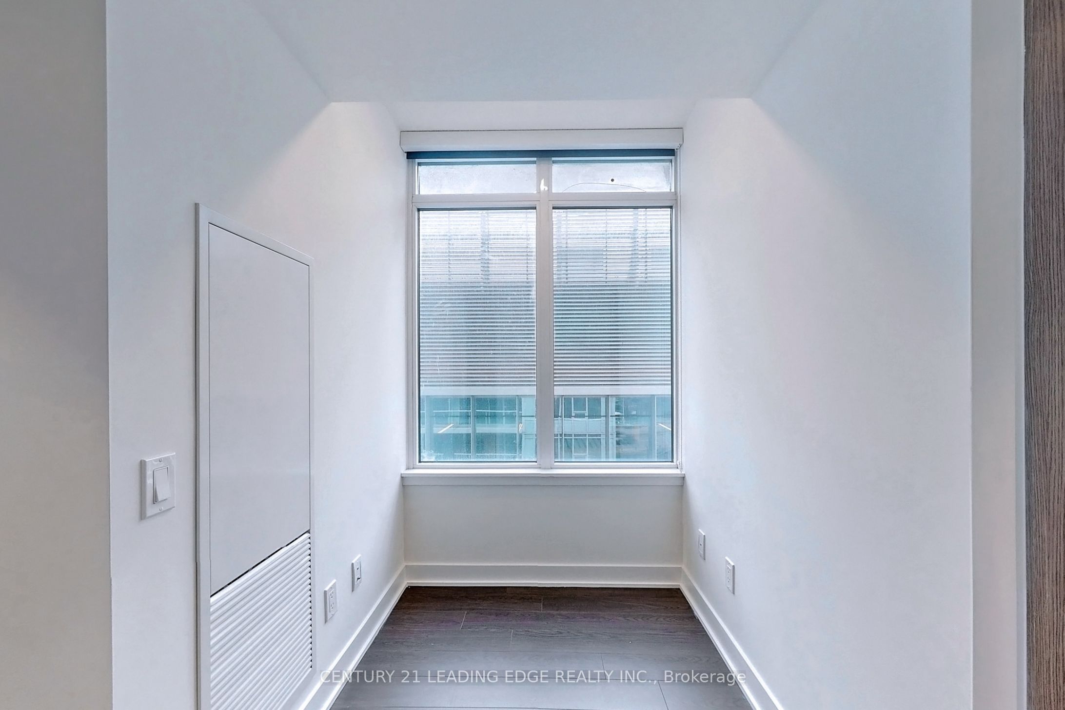 #1102 - 17 Bathurst Street Property Photo 11