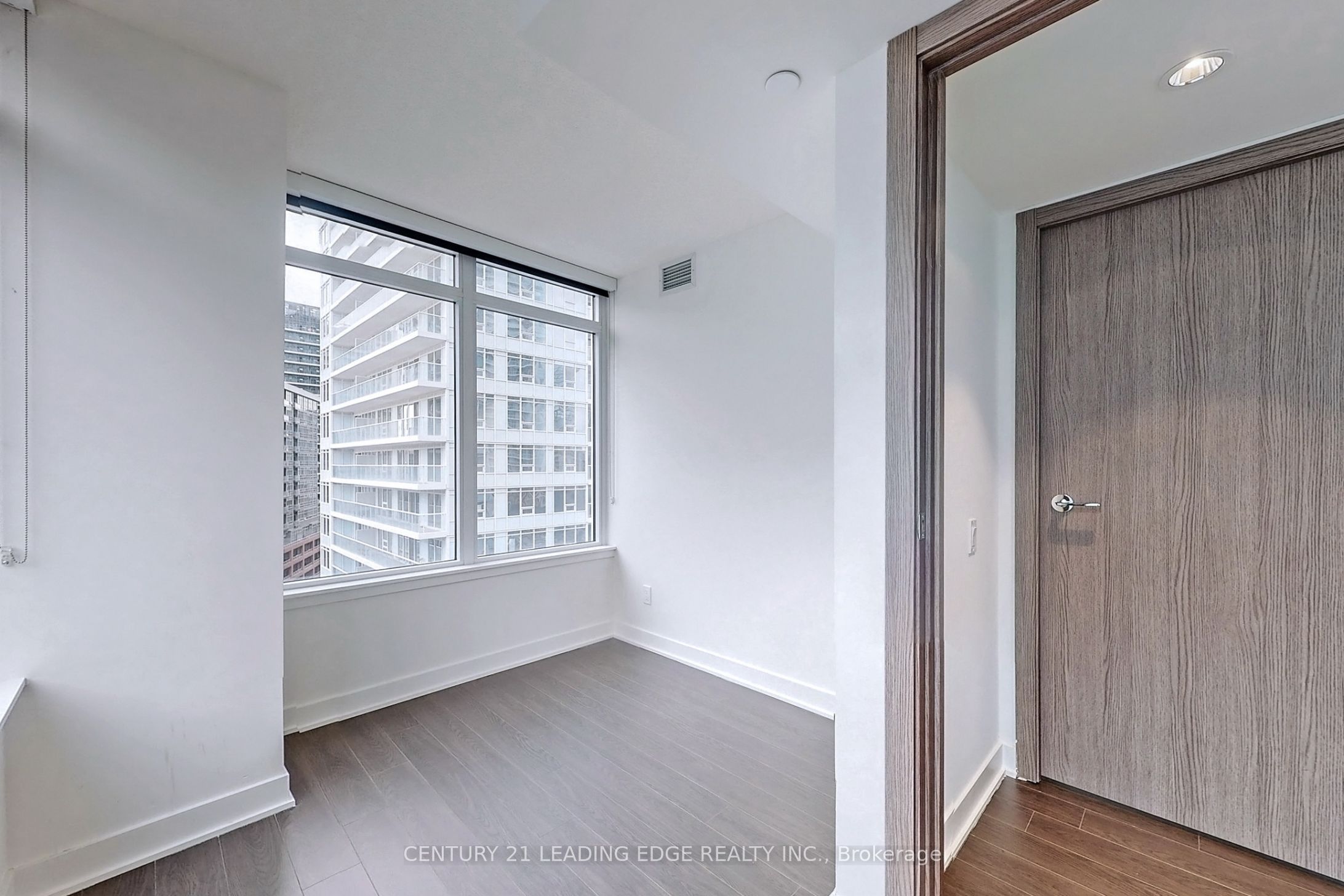 #1102 - 17 Bathurst Street Property Photo 12