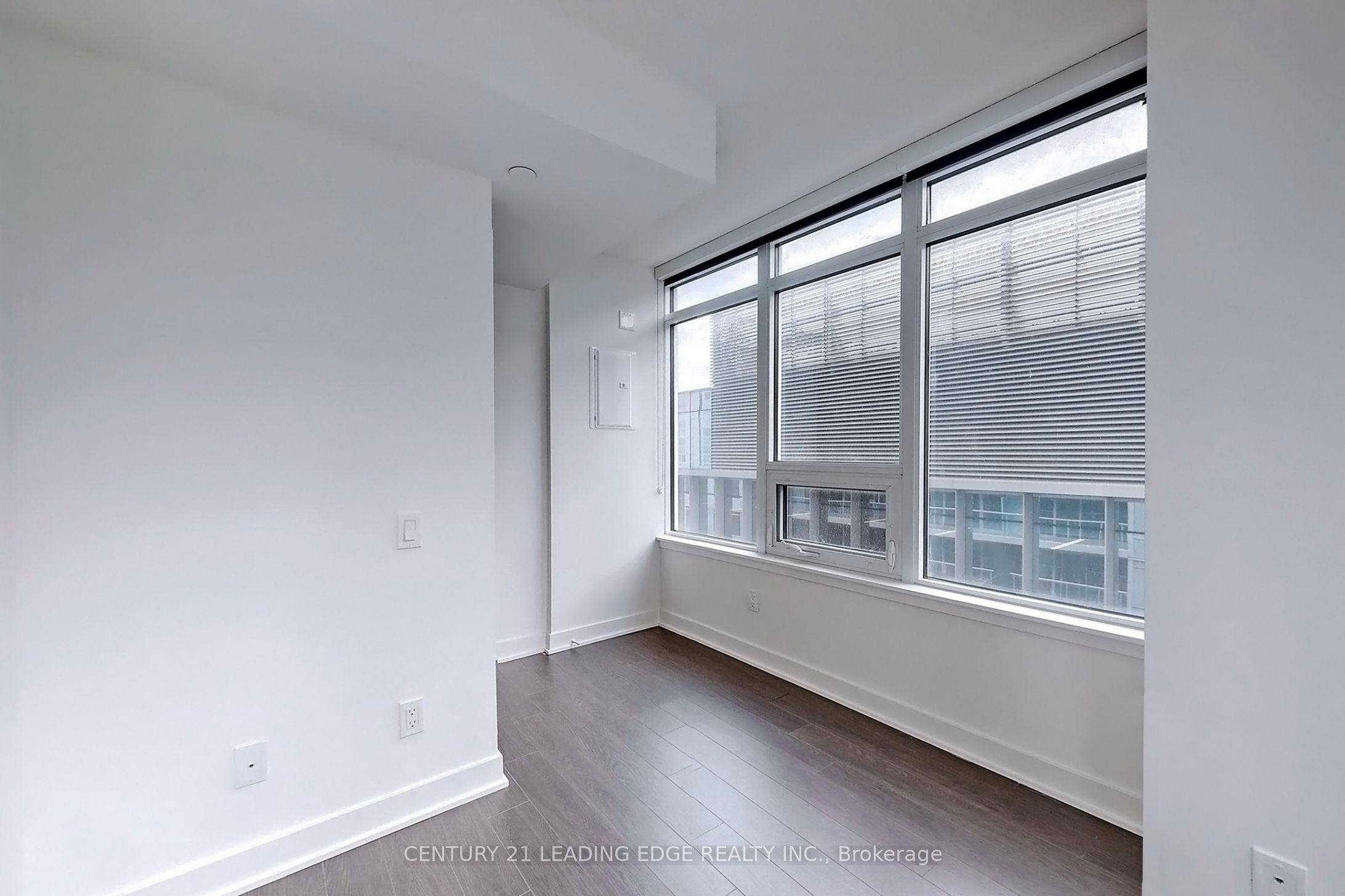 #1102 - 17 Bathurst Street Property Photo 14