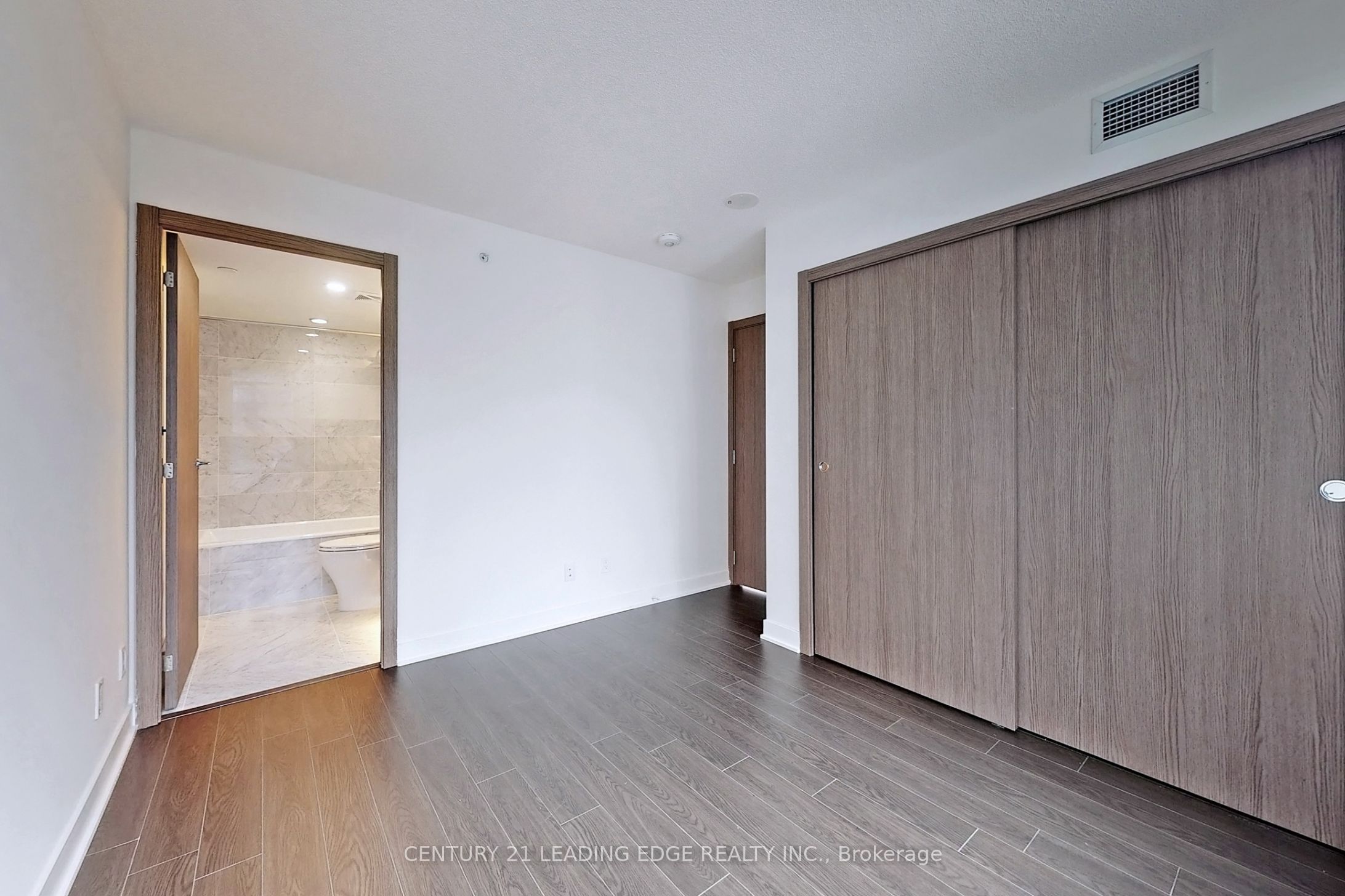 #1102 - 17 Bathurst Street Property Photo 16