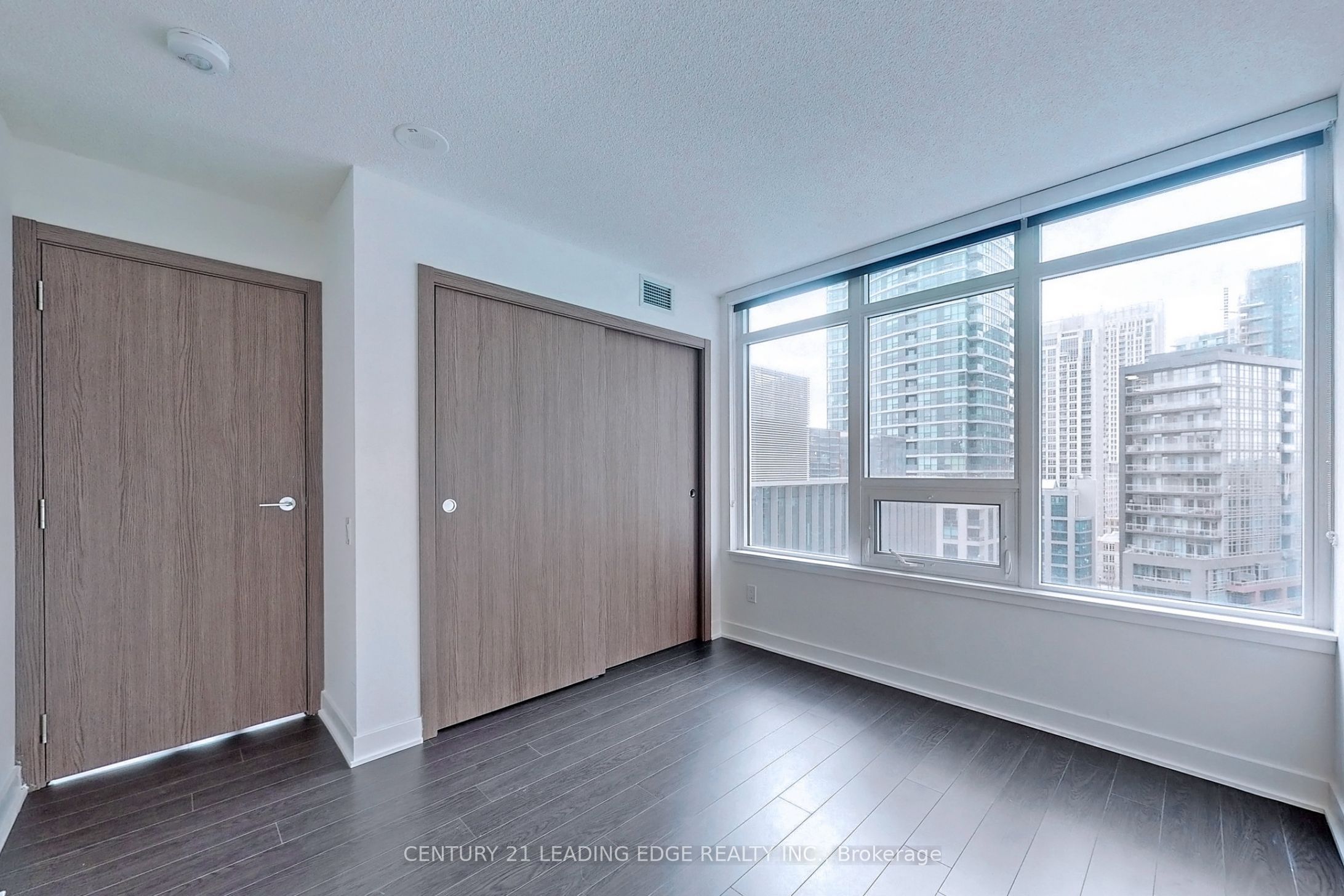 #1102 - 17 Bathurst Street Property Photo 17