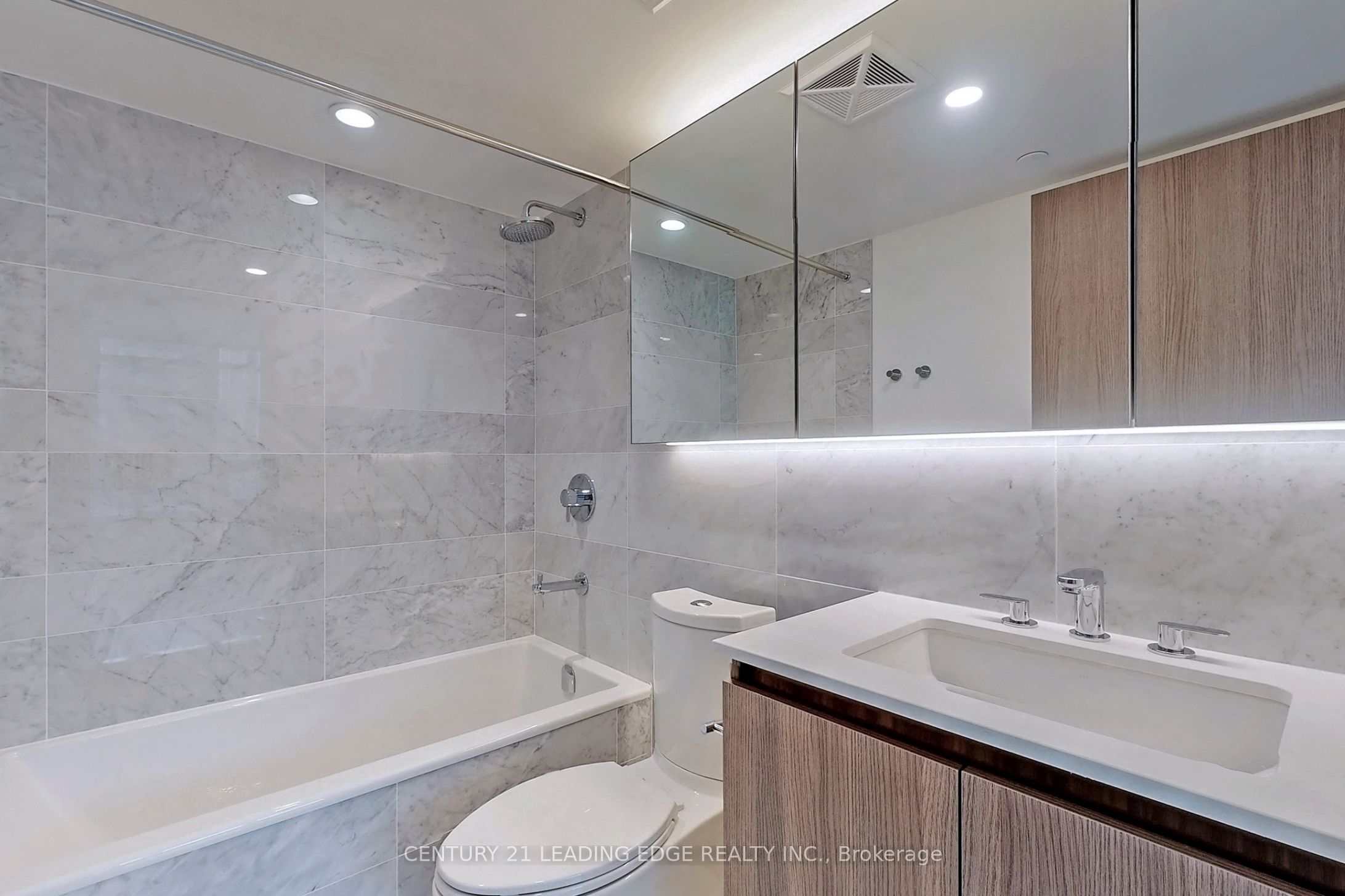 #1102 - 17 Bathurst Street Property Photo 18