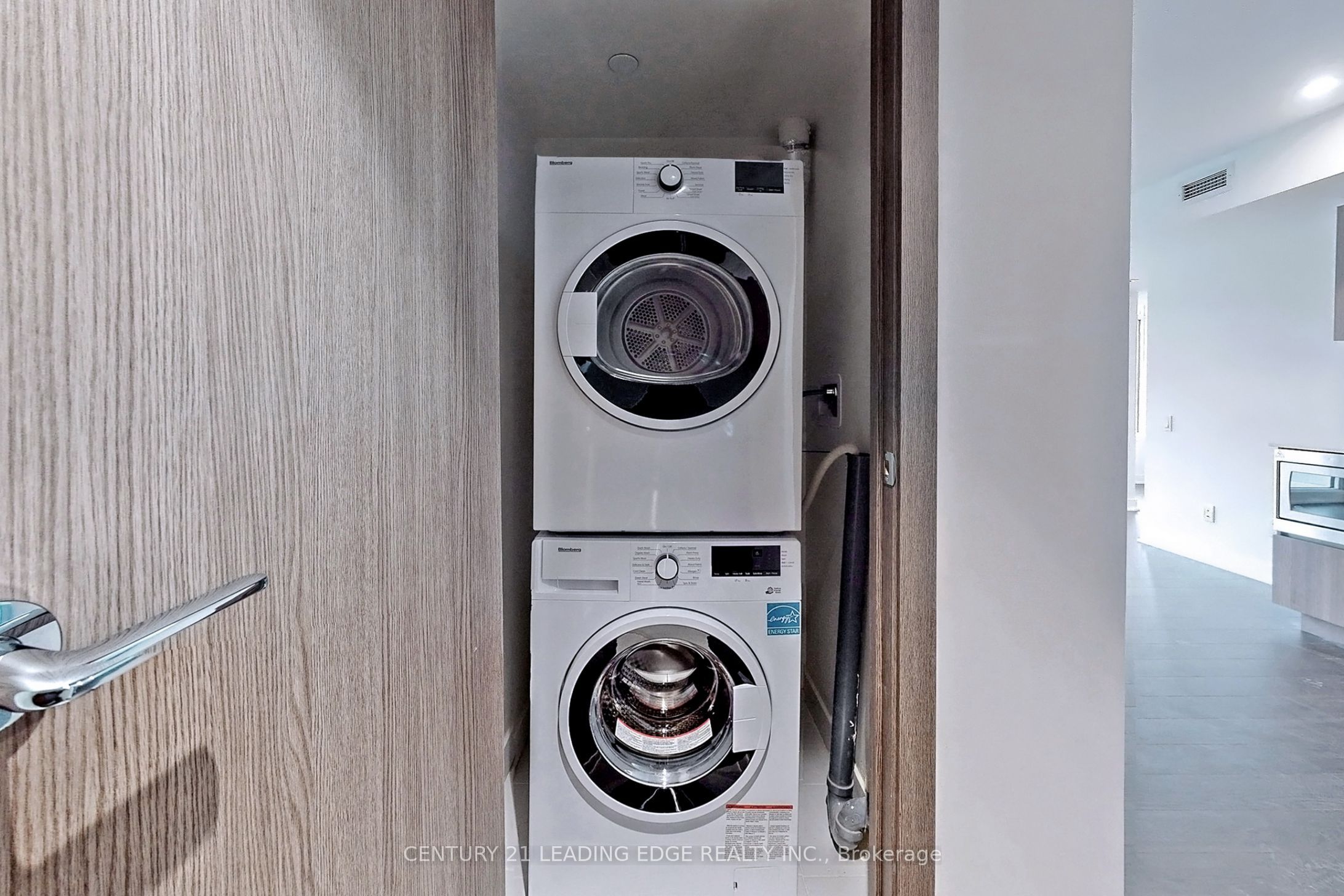 #1102 - 17 Bathurst Street Property Photo 19
