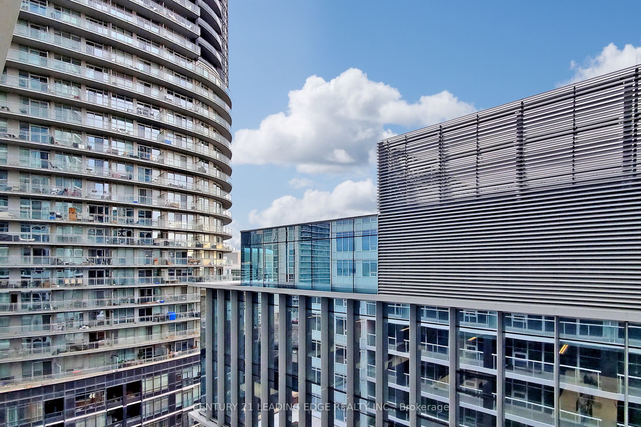 #1102 - 17 Bathurst Street Property Photo 22