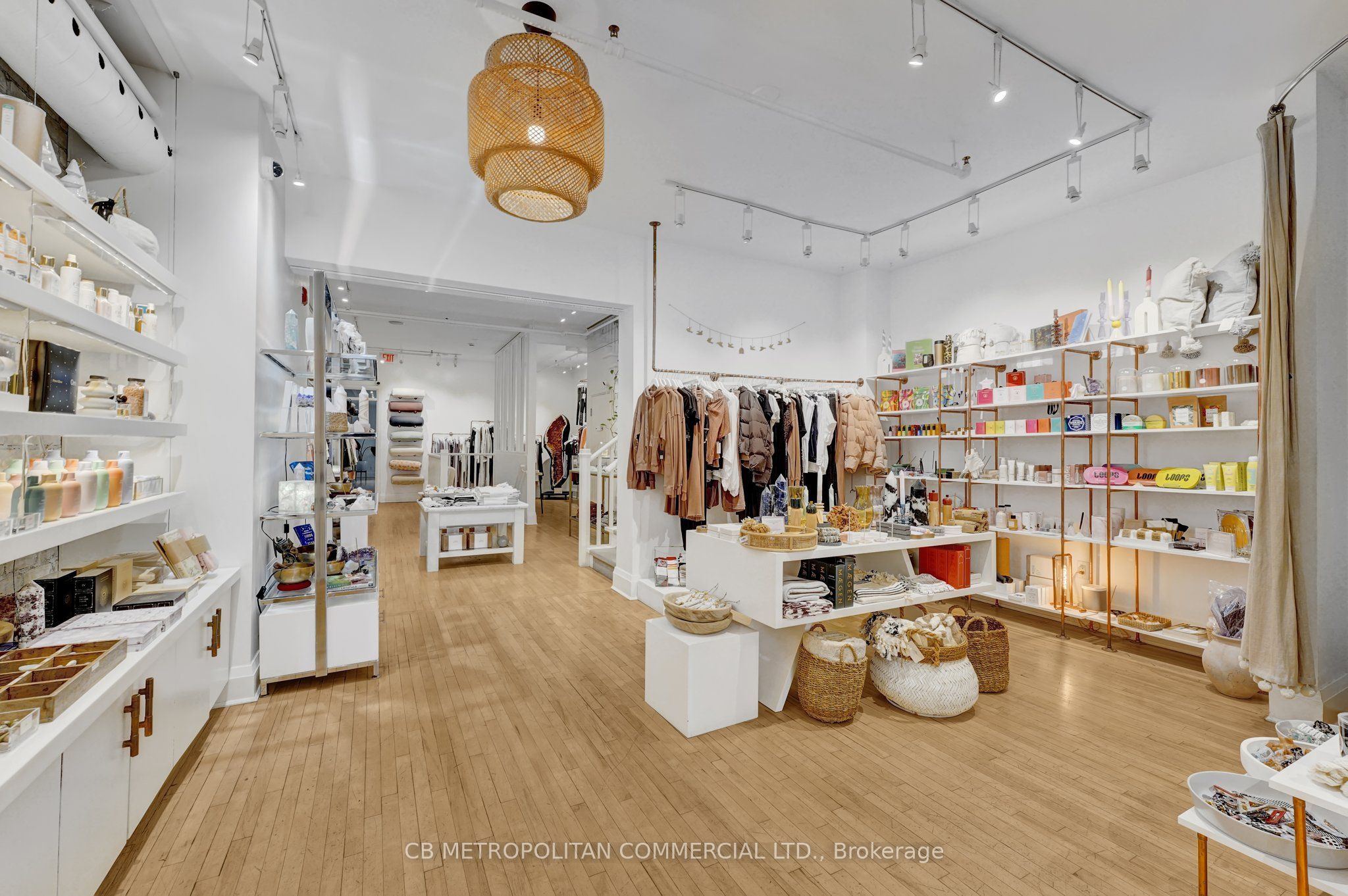 889 Yonge Street Property Photo 3
