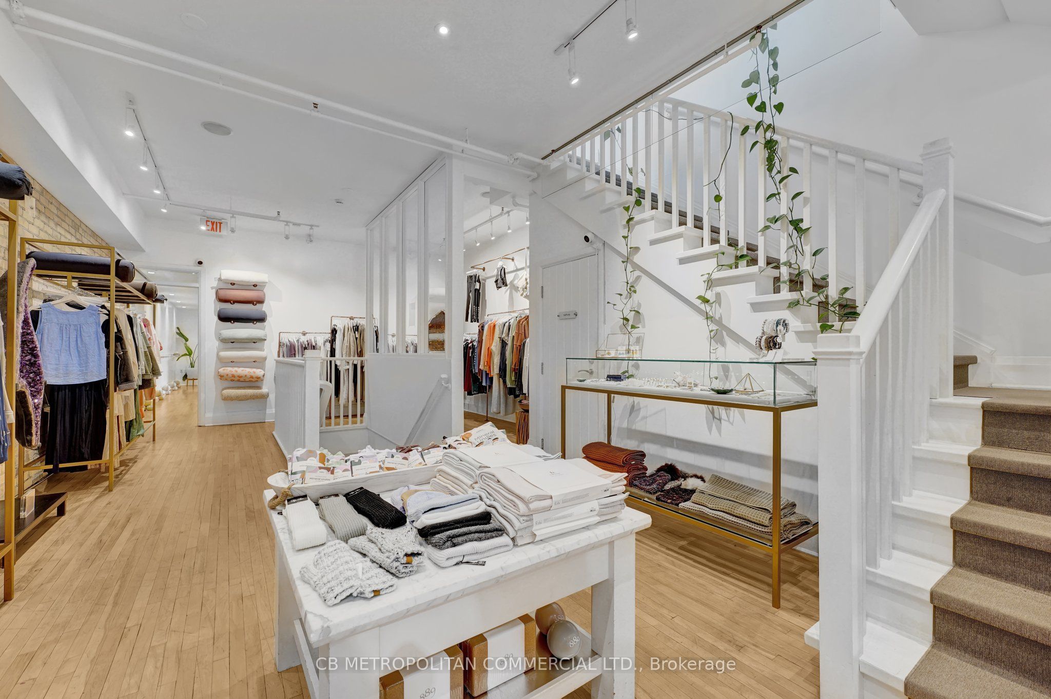 889 Yonge Street Property Photo 4