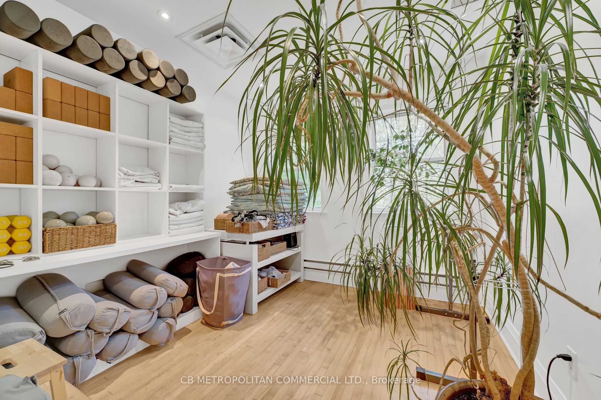 889 Yonge Street Property Photo 7