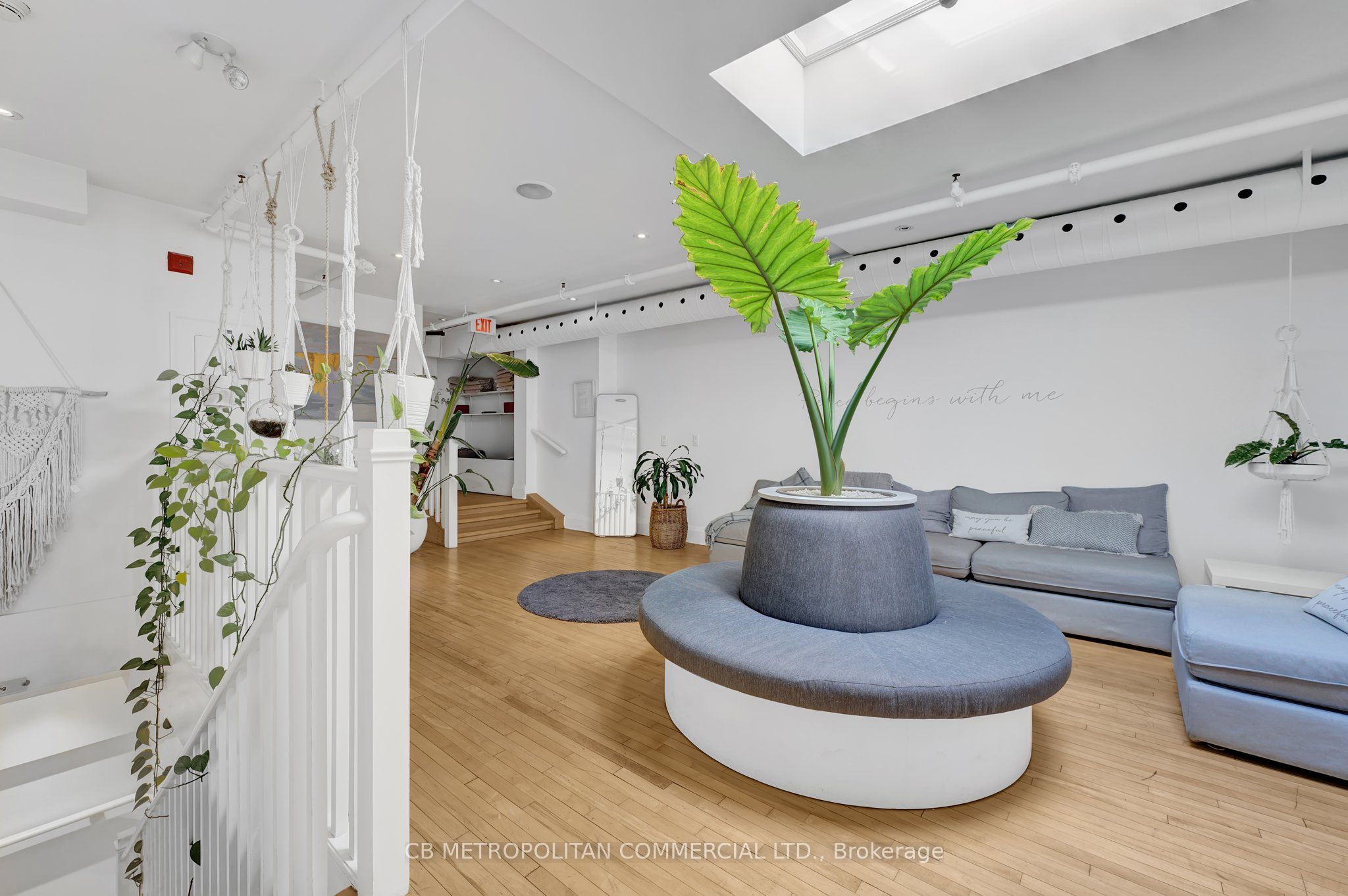 889 Yonge Street Property Photo 8
