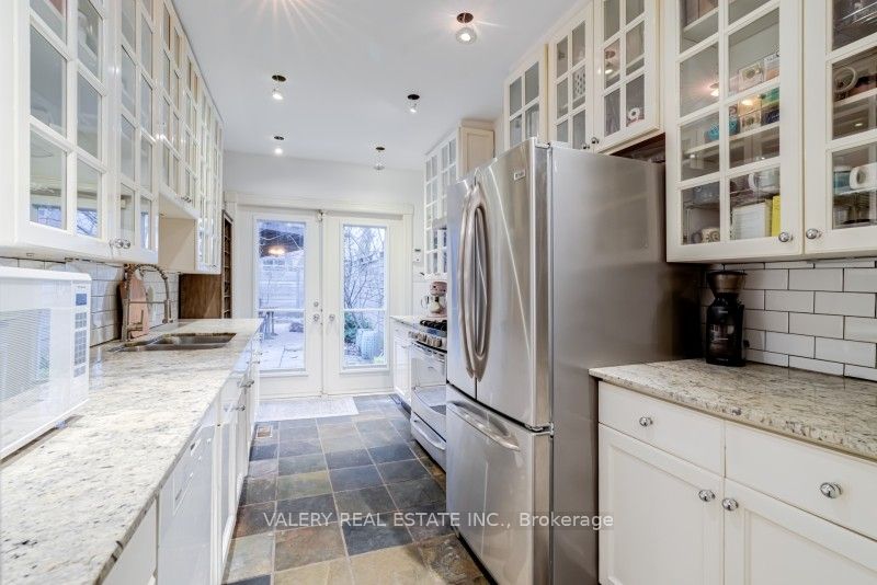 13 Sword Street Property Photo 8