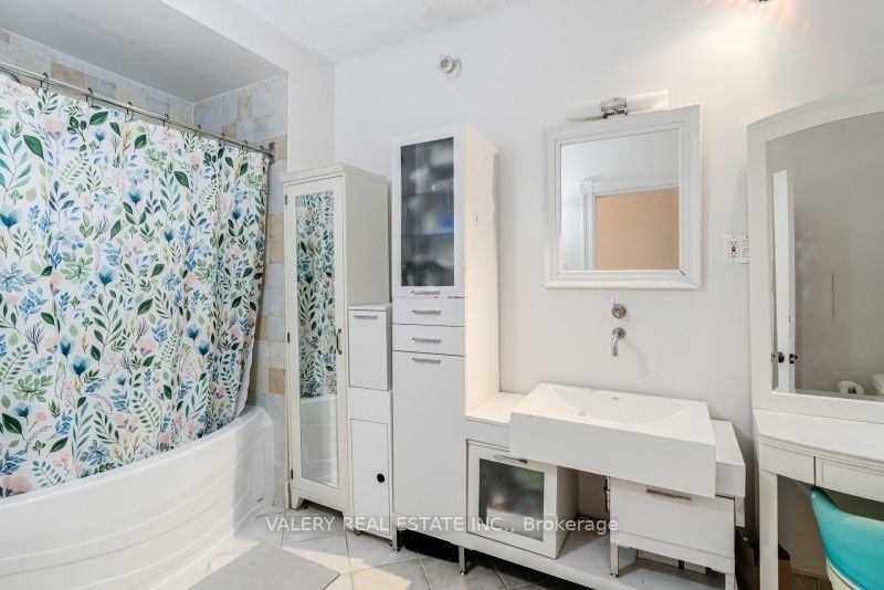 13 Sword Street Property Photo 9