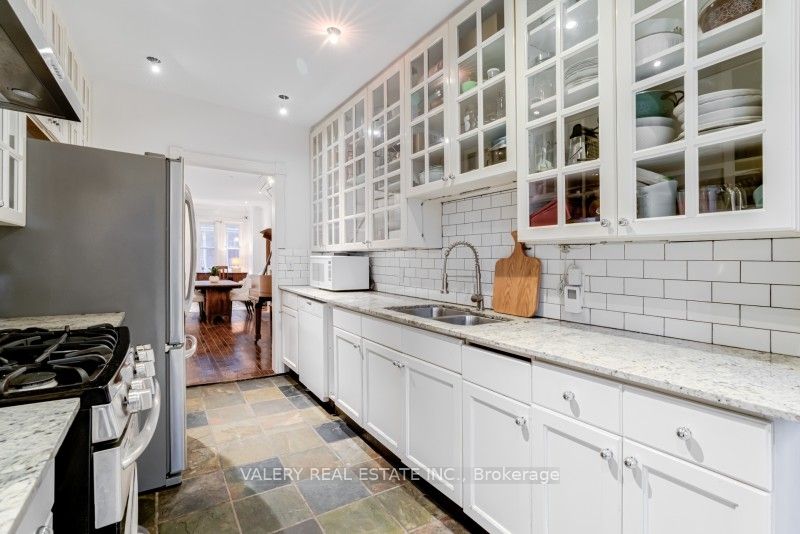 13 Sword Street Property Photo 12