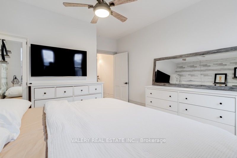 13 Sword Street Property Photo 15