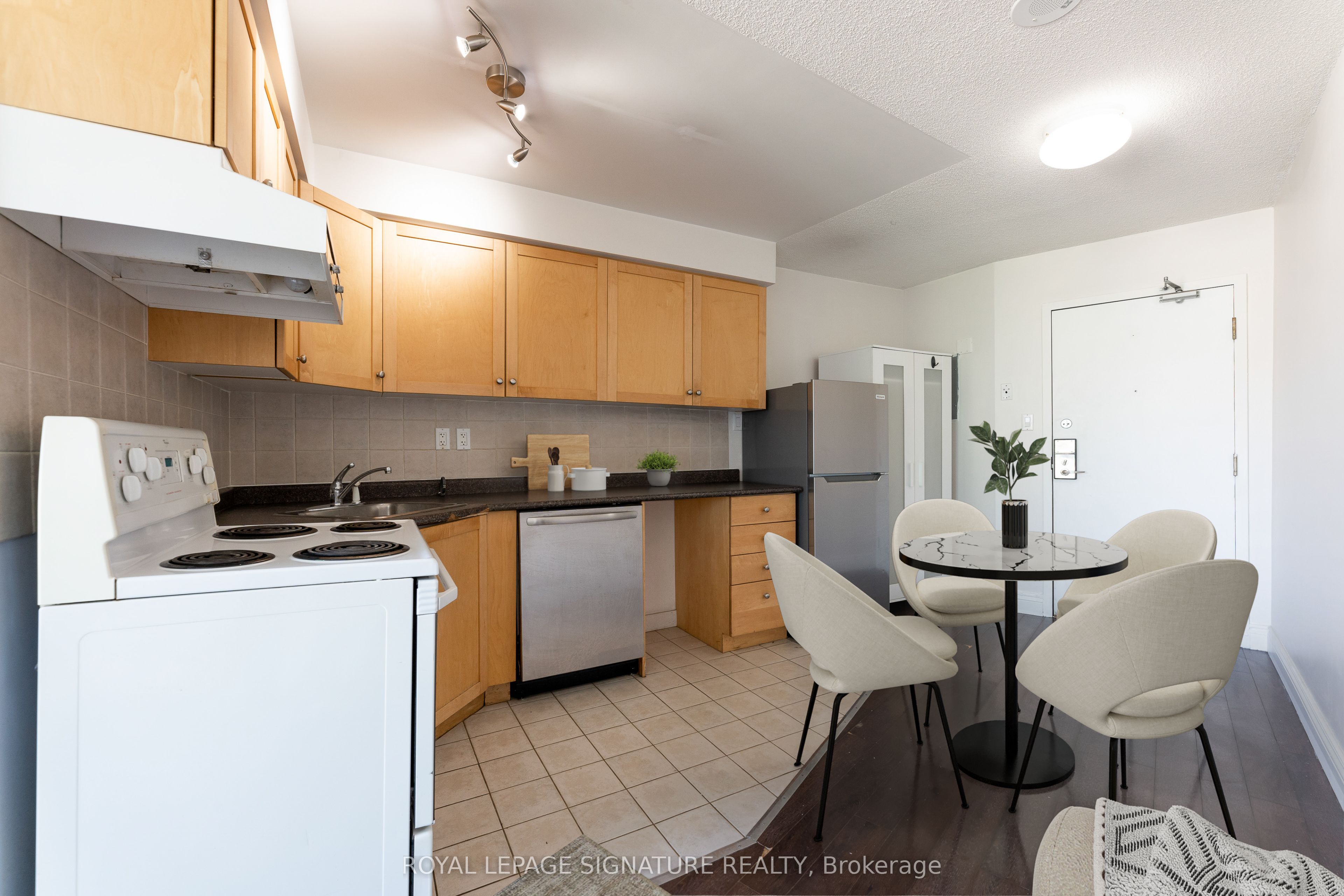 650 Queens Quay W 1121 Property Photo 5