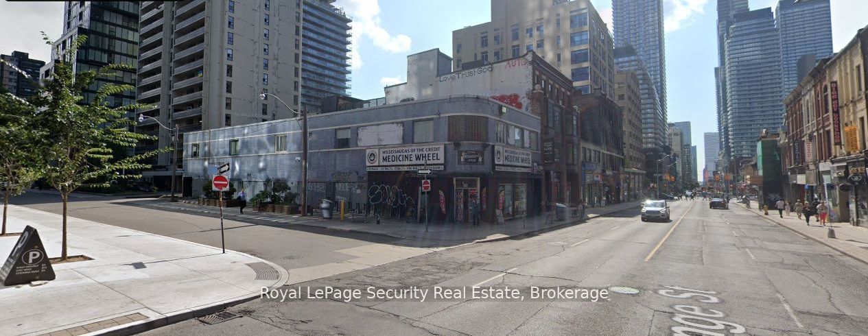 #Rear Ground Flr - 579 Yonge Street Property Photo 1