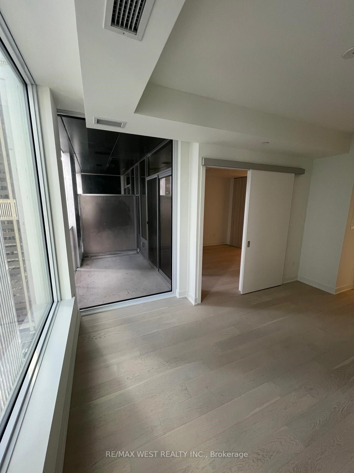 #2307 - 11 Yorkville Avenue Property Photo 2