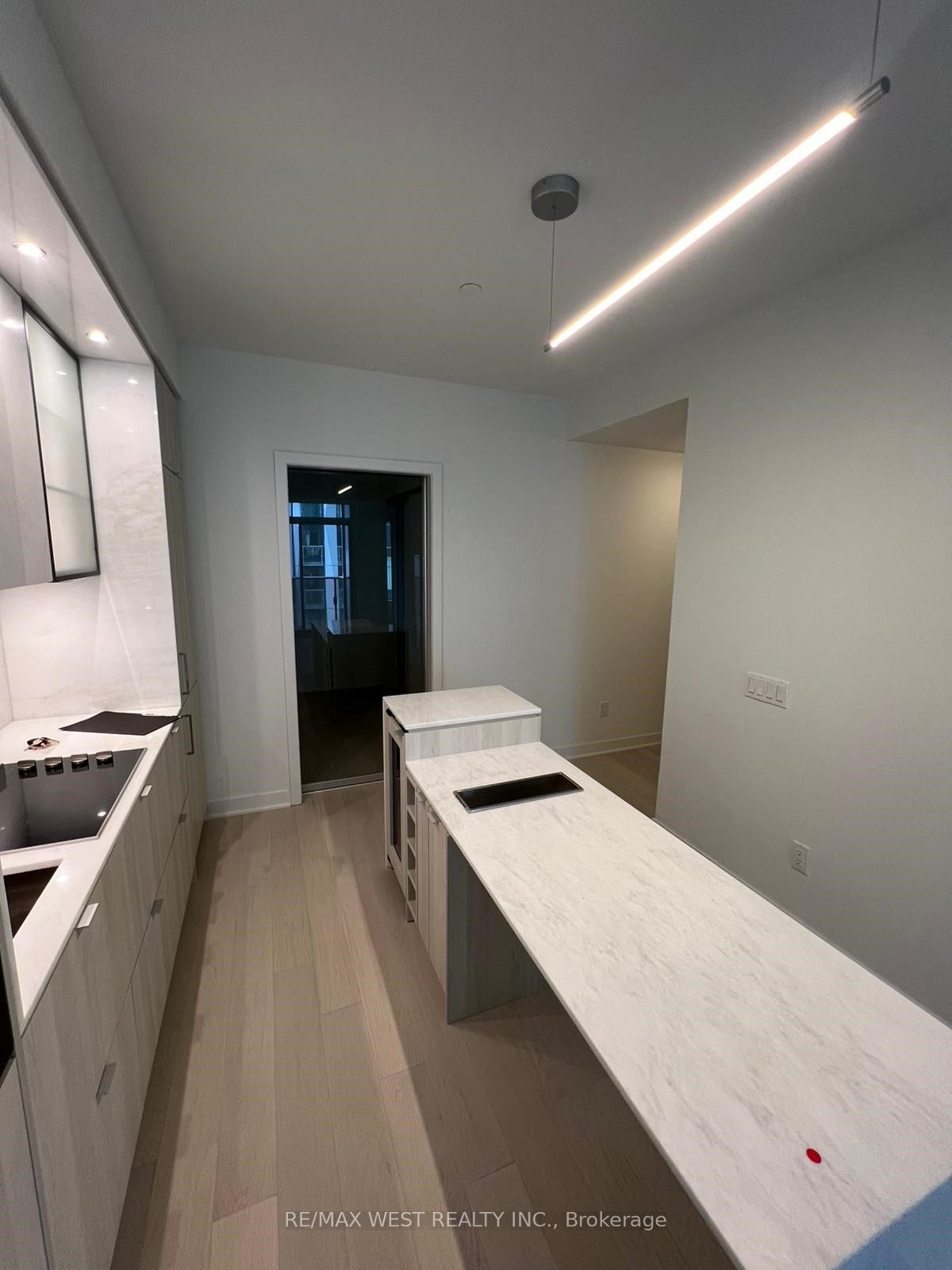 #2307 - 11 Yorkville Avenue Property Photo 4