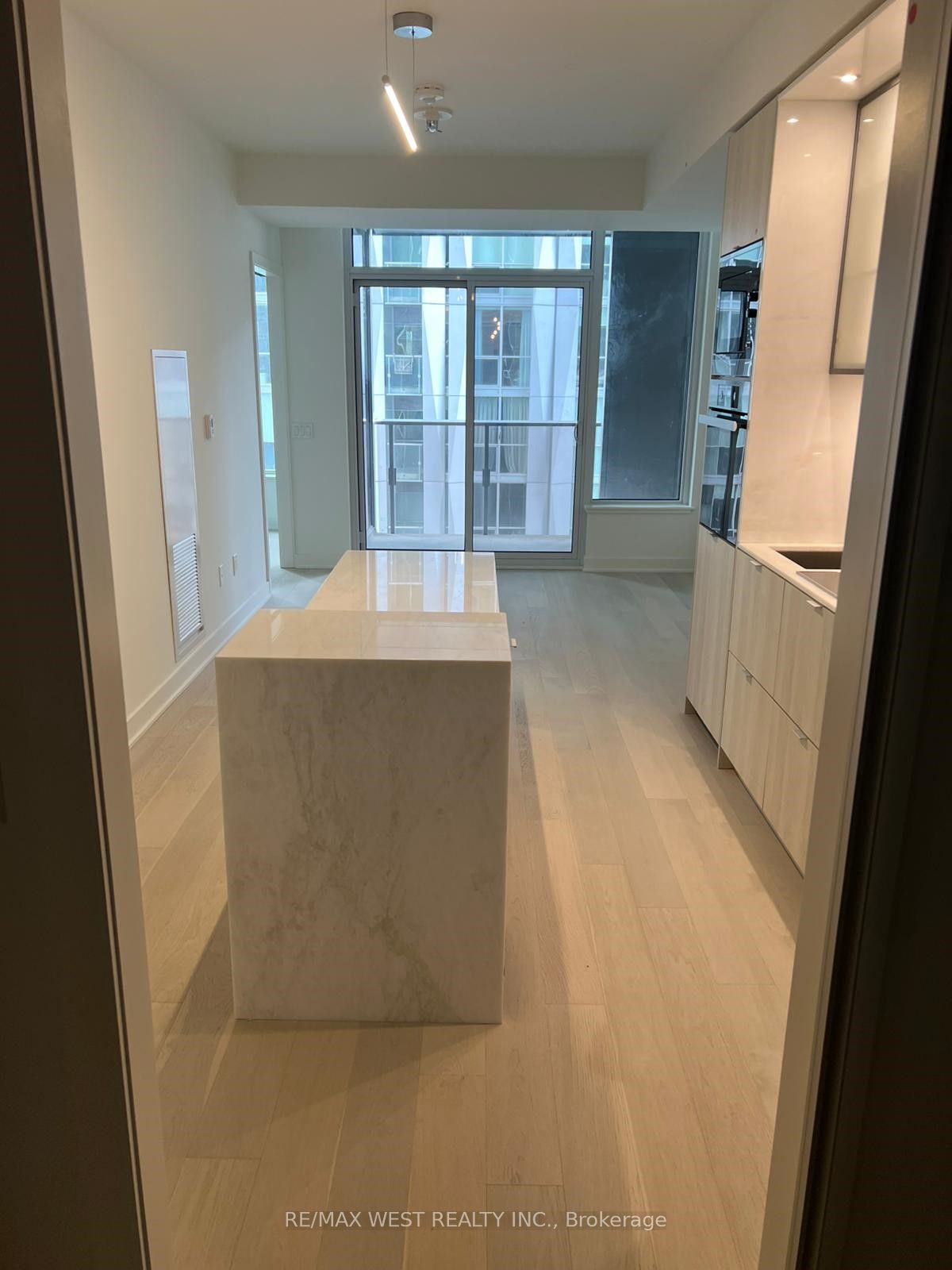 #2307 - 11 Yorkville Avenue Property Photo 8
