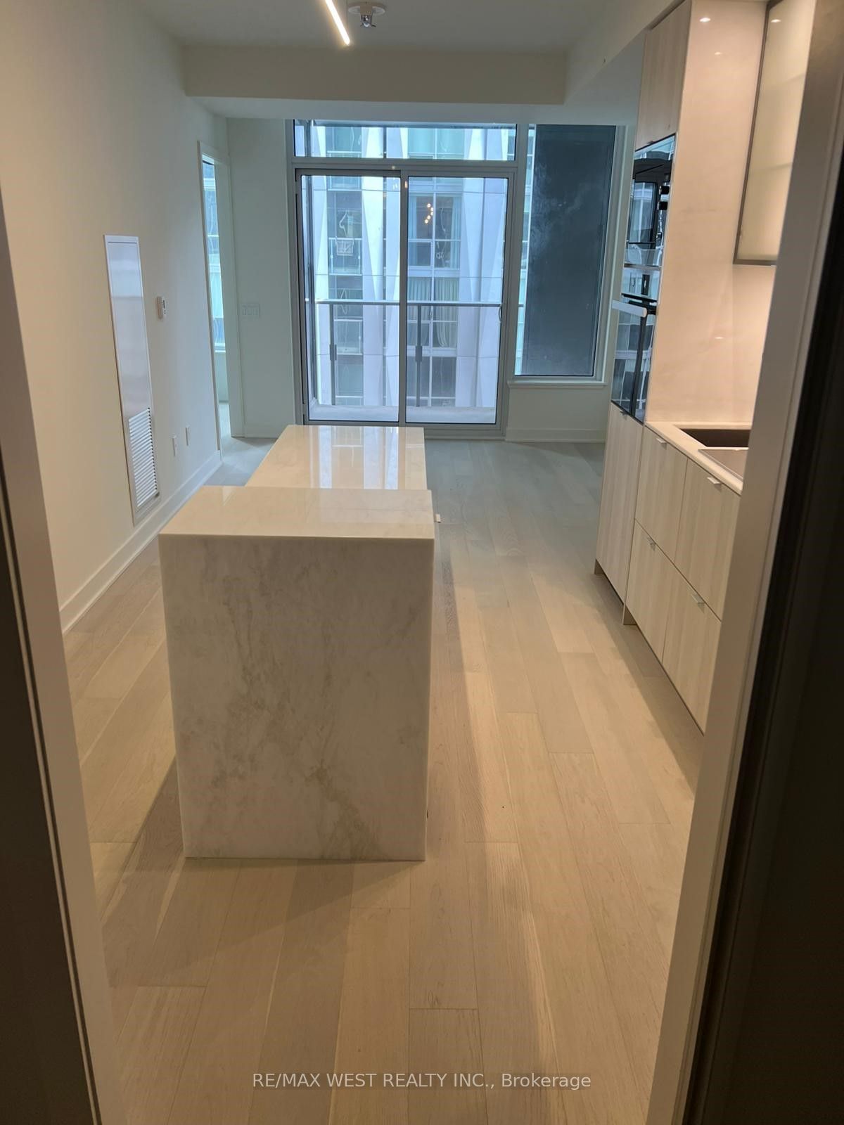 #2307 - 11 Yorkville Avenue Property Photo 9