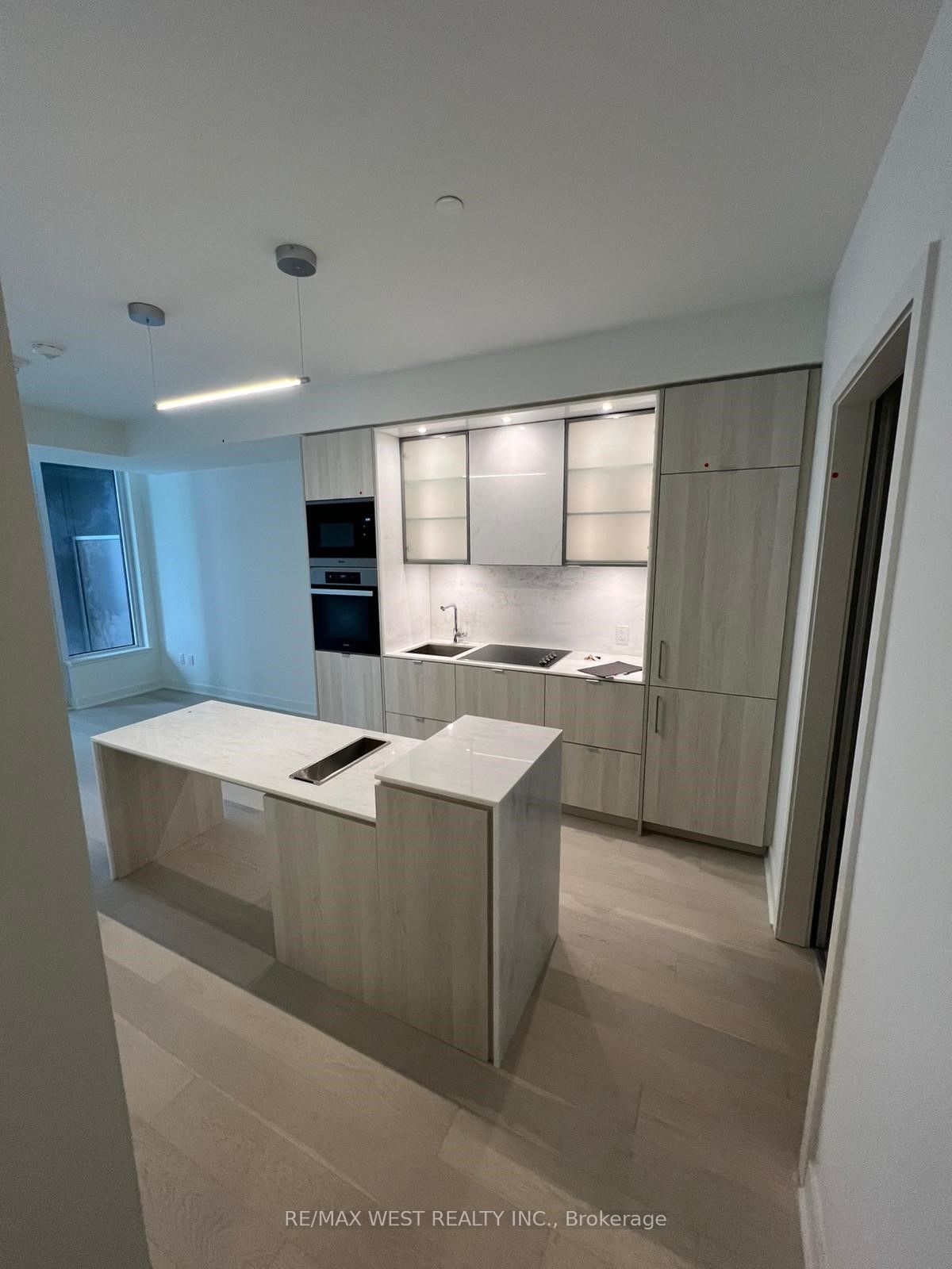 #2307 - 11 Yorkville Avenue Property Photo 10