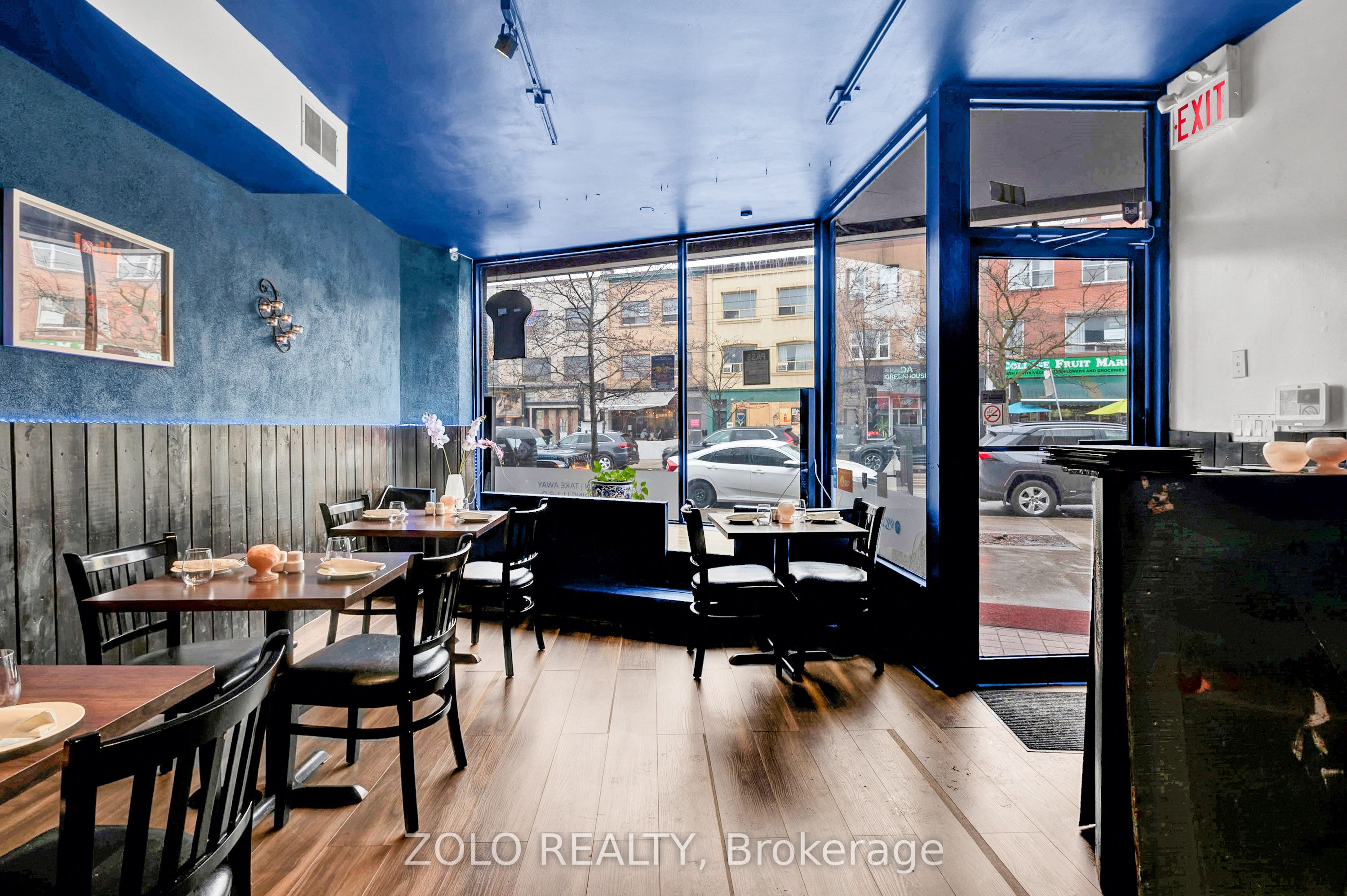 695 College Street Property Photo 3
