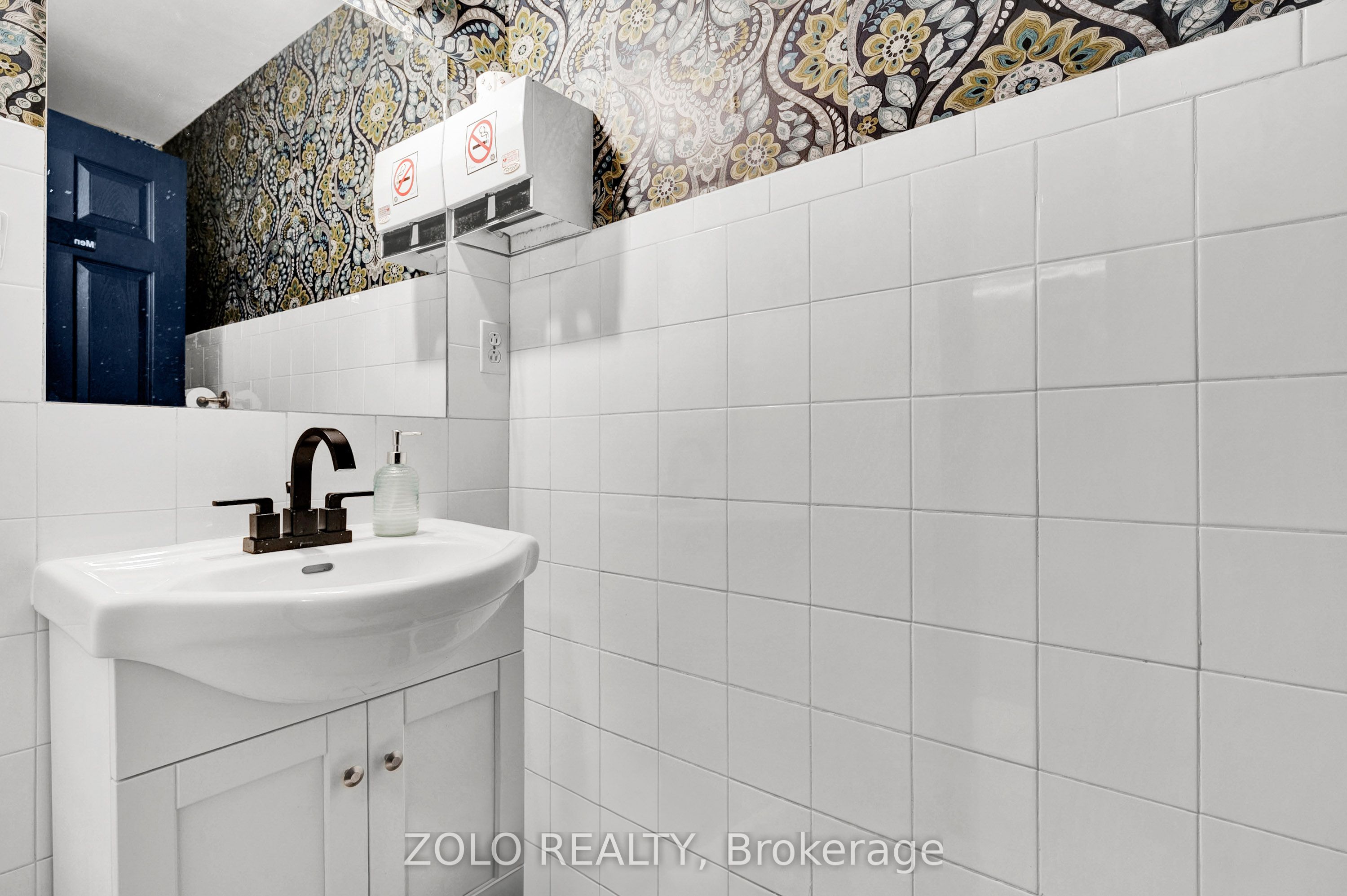 695 College Street Property Photo 15