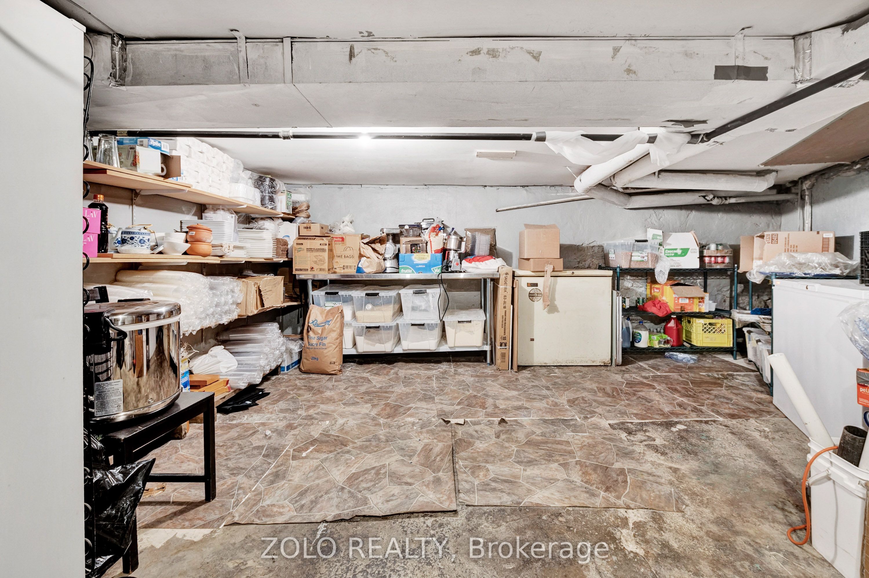 695 College Street Property Photo 18