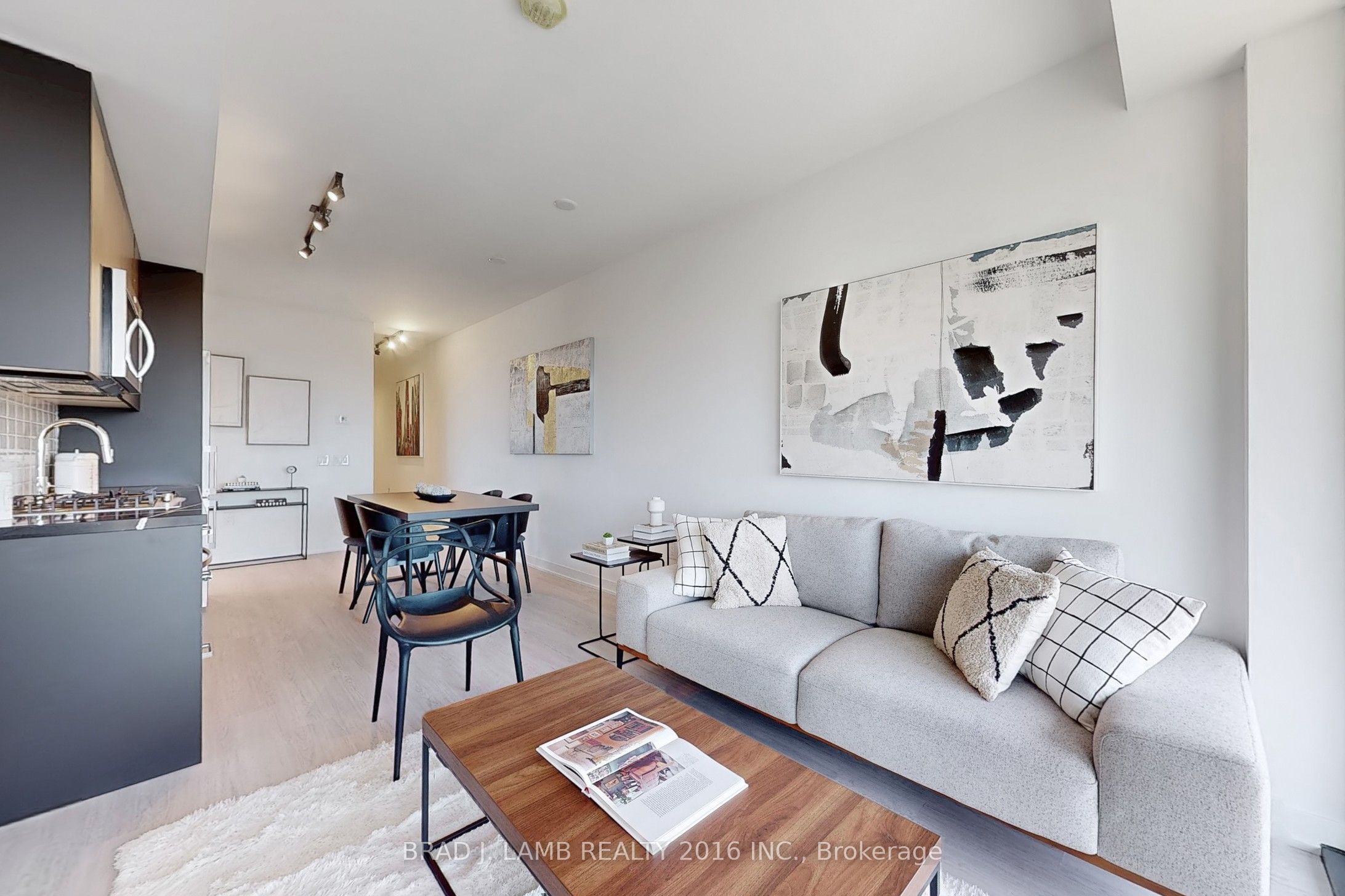 195 Mccaul Street 1302 Property Photo 6