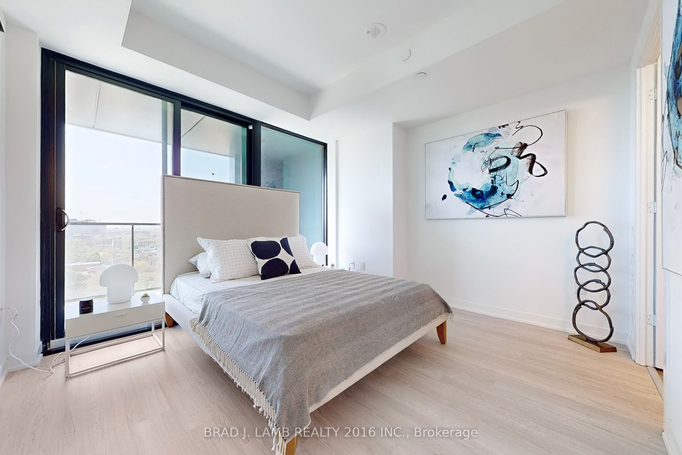 195 Mccaul Street 1302 Property Photo 15