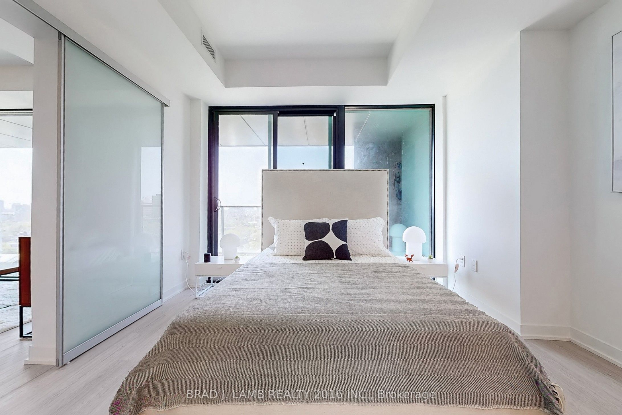 195 Mccaul Street 1302 Property Photo 16