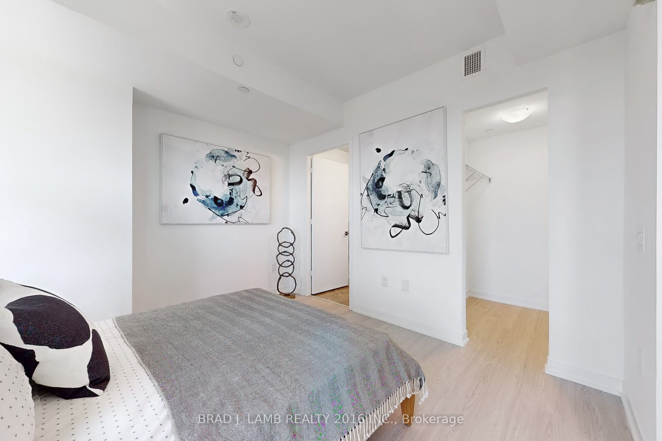 195 Mccaul Street 1302 Property Photo 18