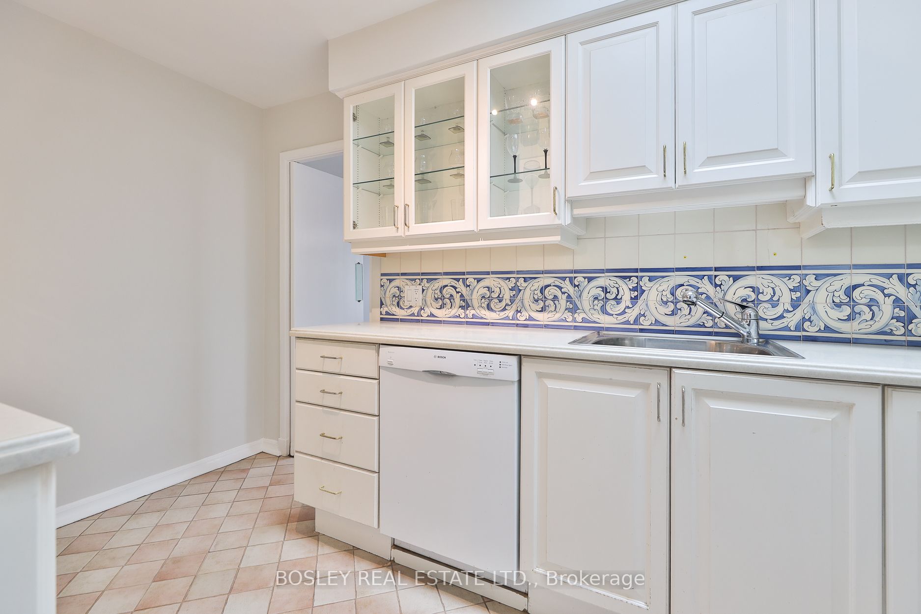 707 Eglinton Avenue W 604 Property Photo 5