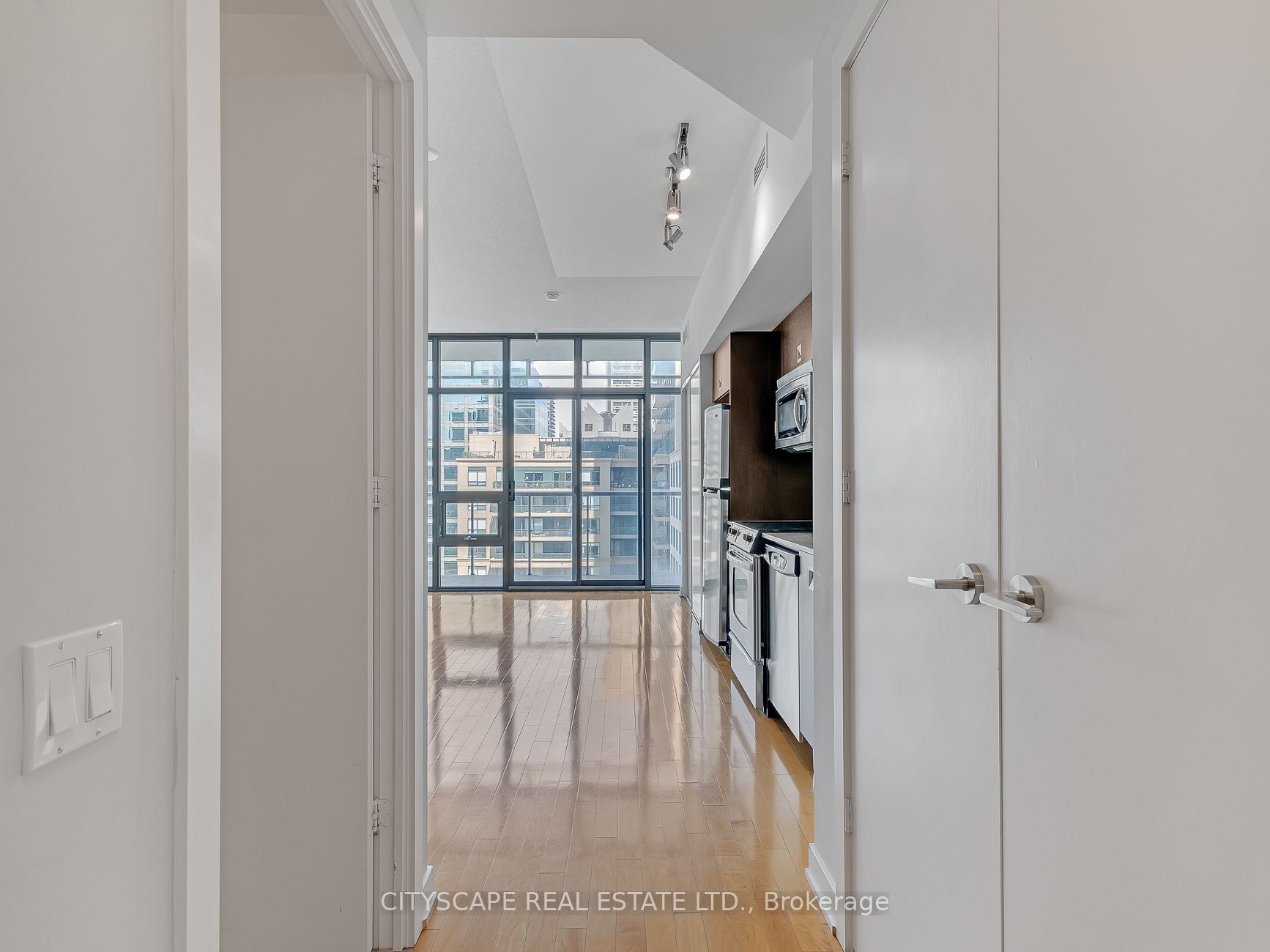 33 Charles Street E 1510 Property Photo 2