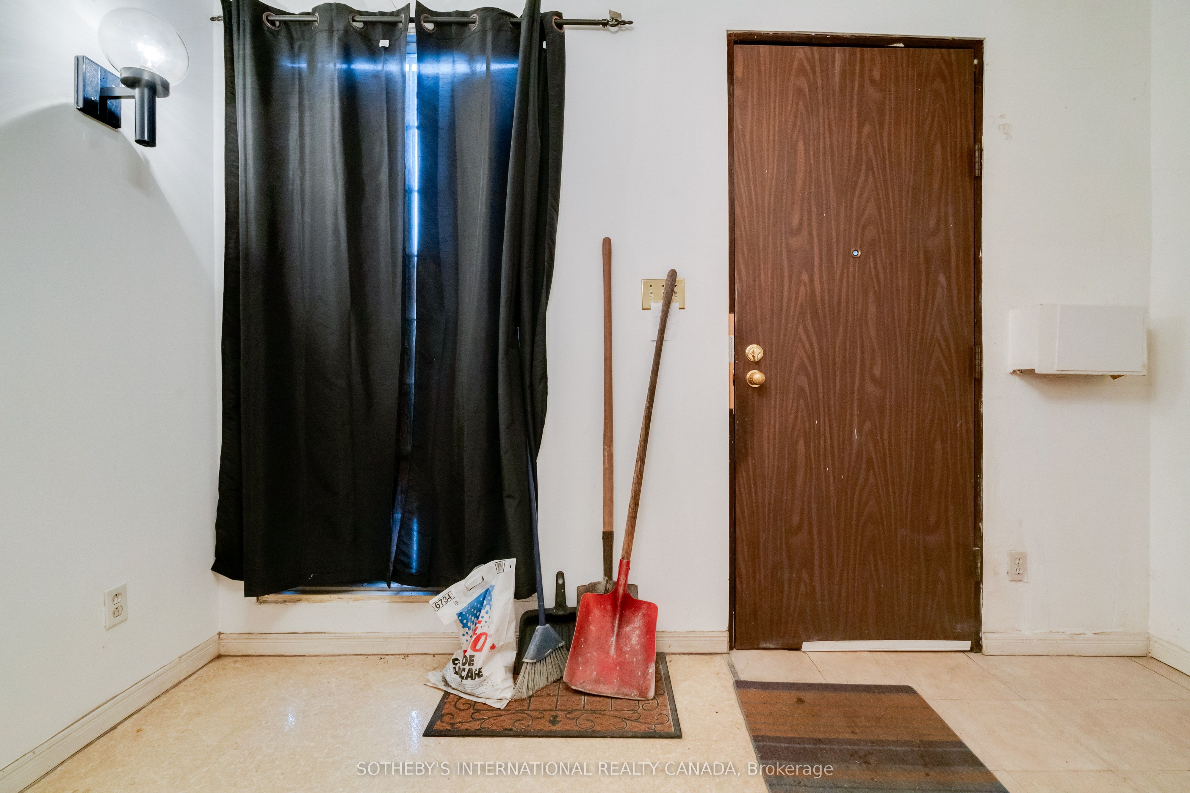 237 Carlton Street Property Photo 10