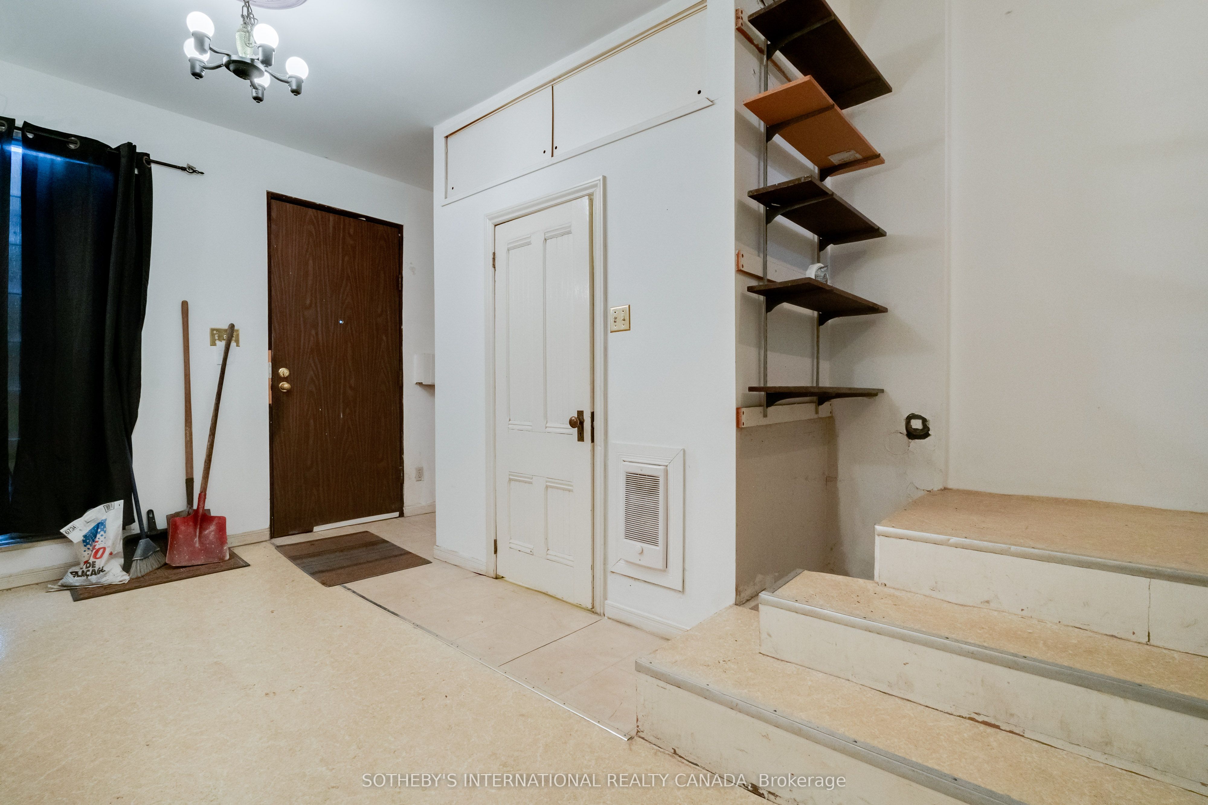 237 Carlton Street Property Photo 11