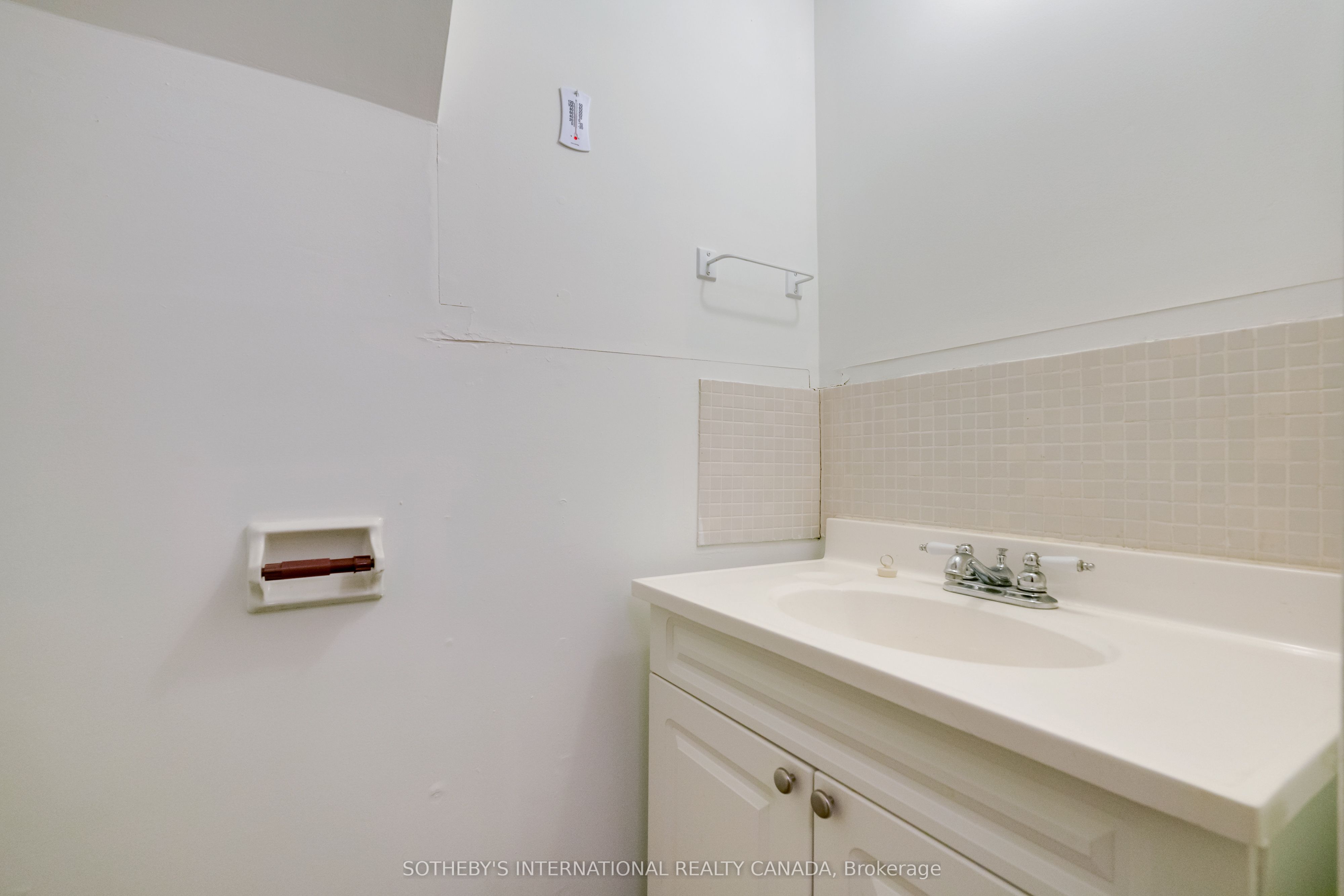 237 Carlton Street Property Photo 12