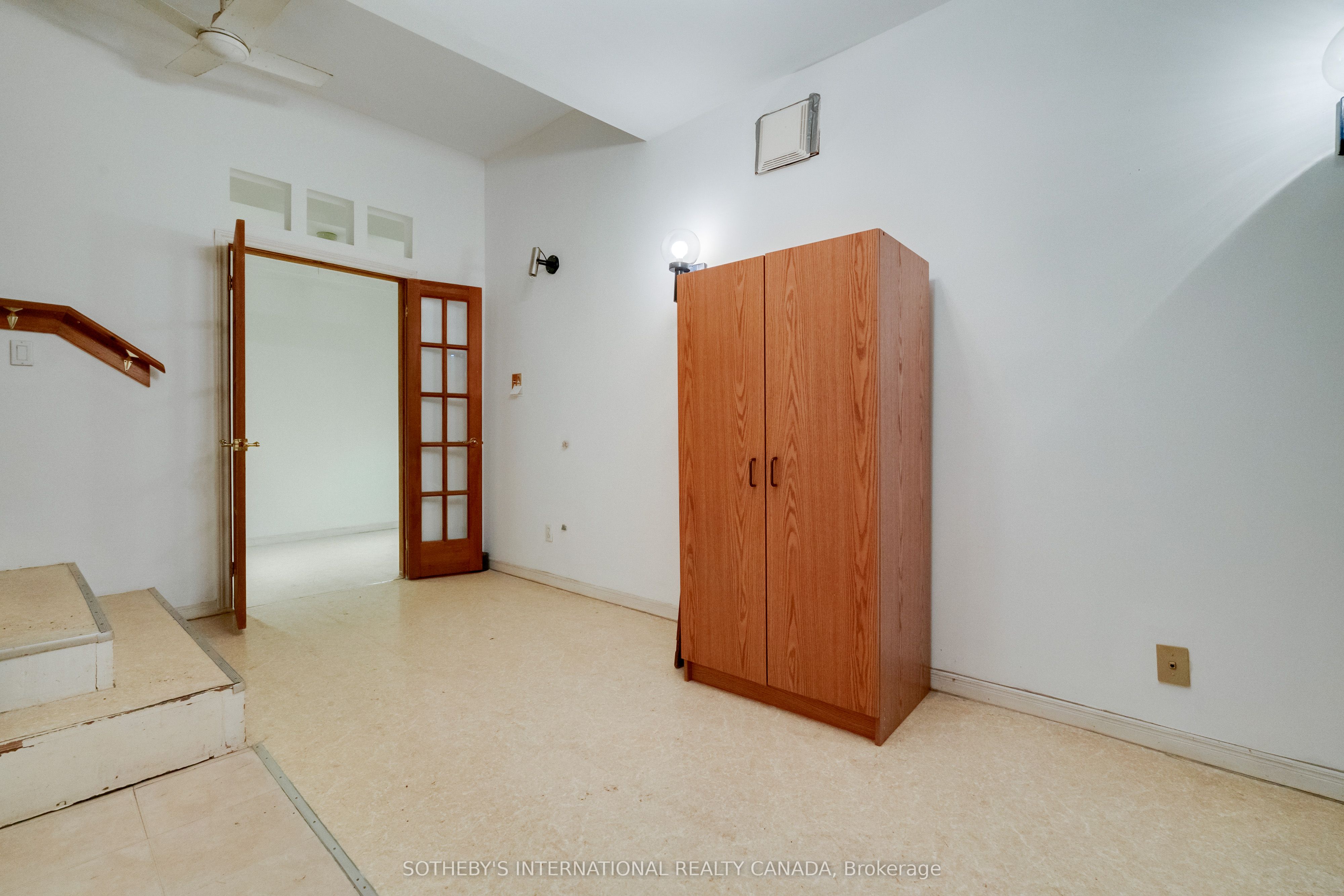 237 Carlton Street Property Photo 14