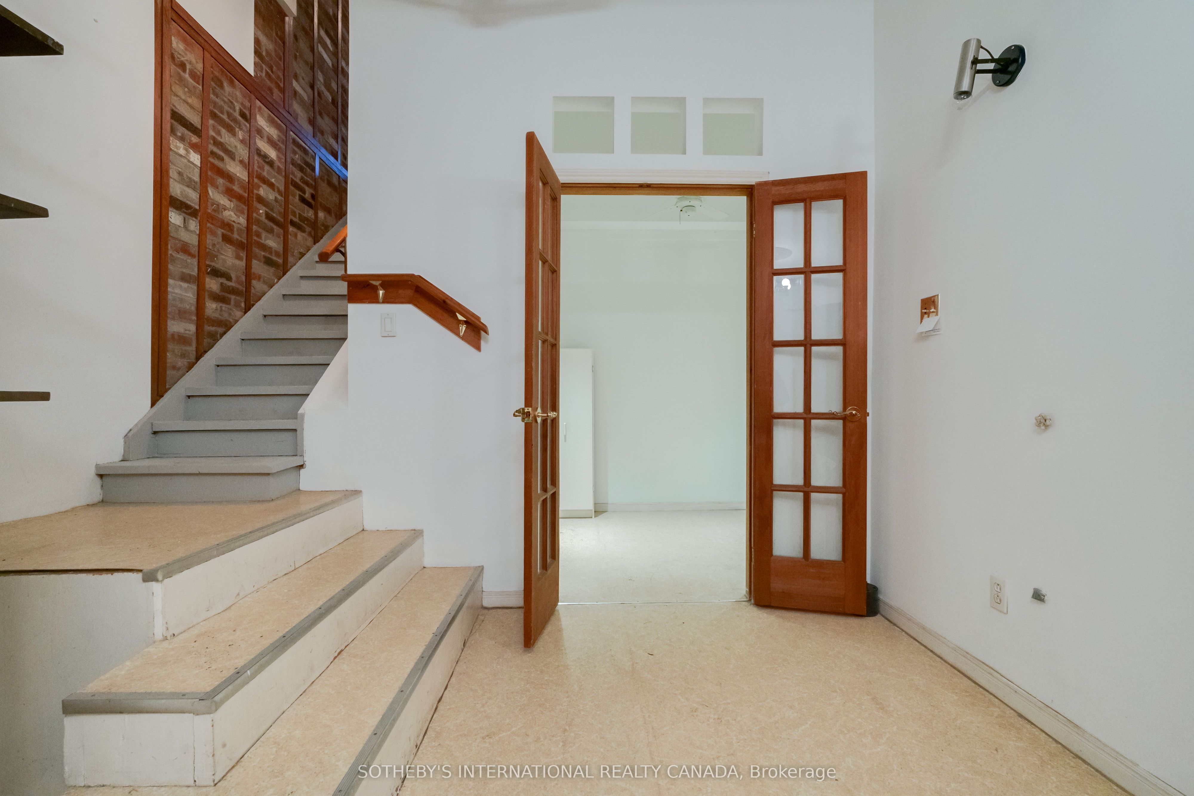 237 Carlton Street Property Photo 15
