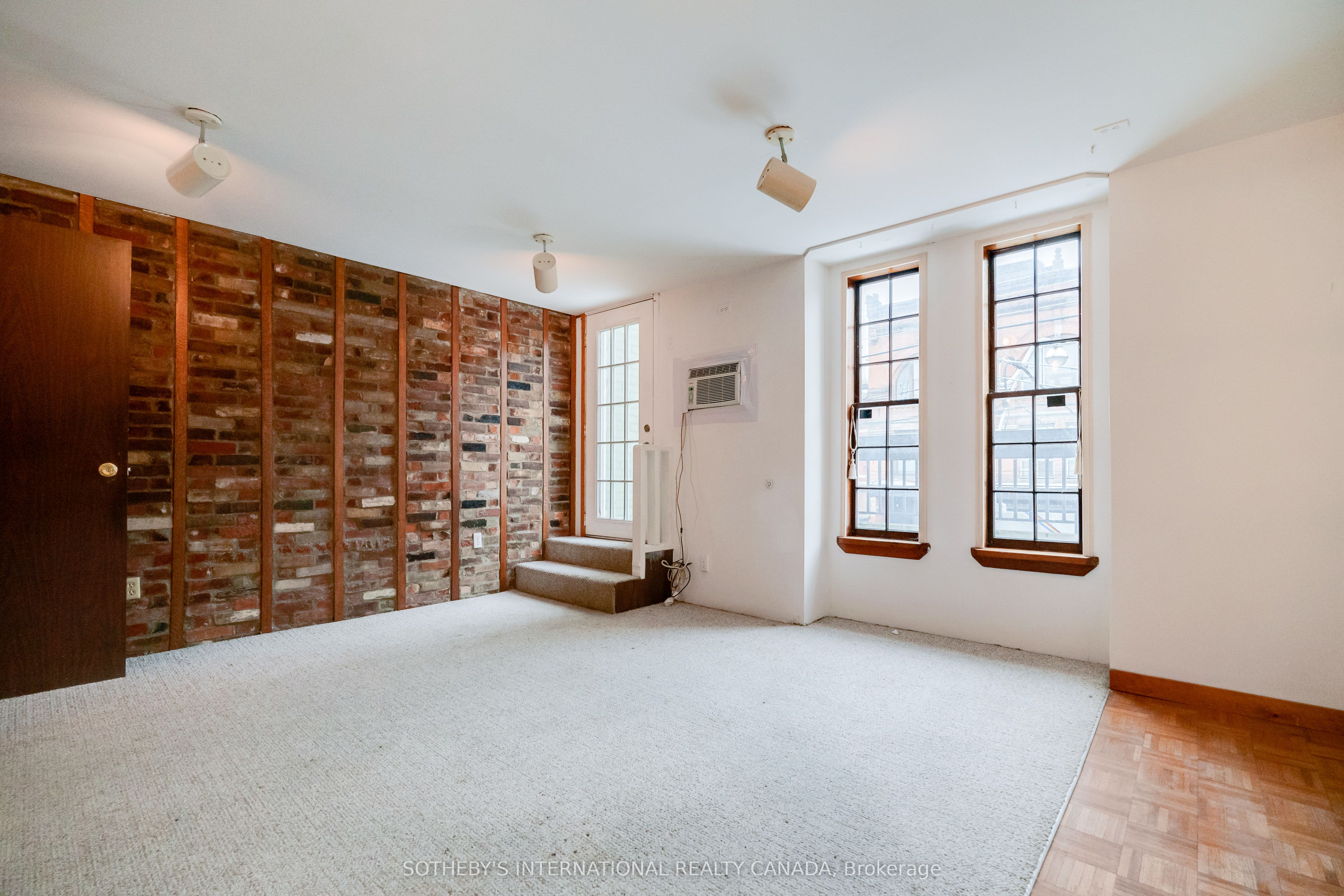 237 Carlton Street Property Photo 26
