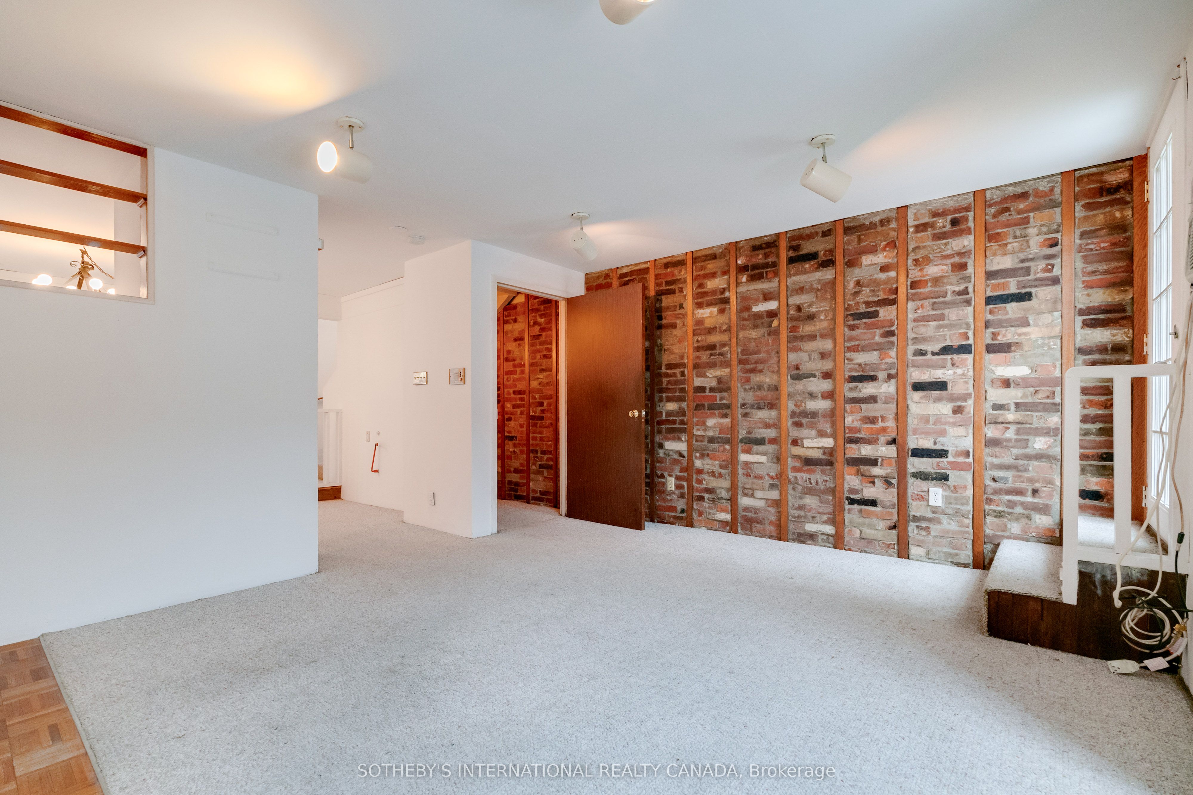 237 Carlton Street Property Photo 27