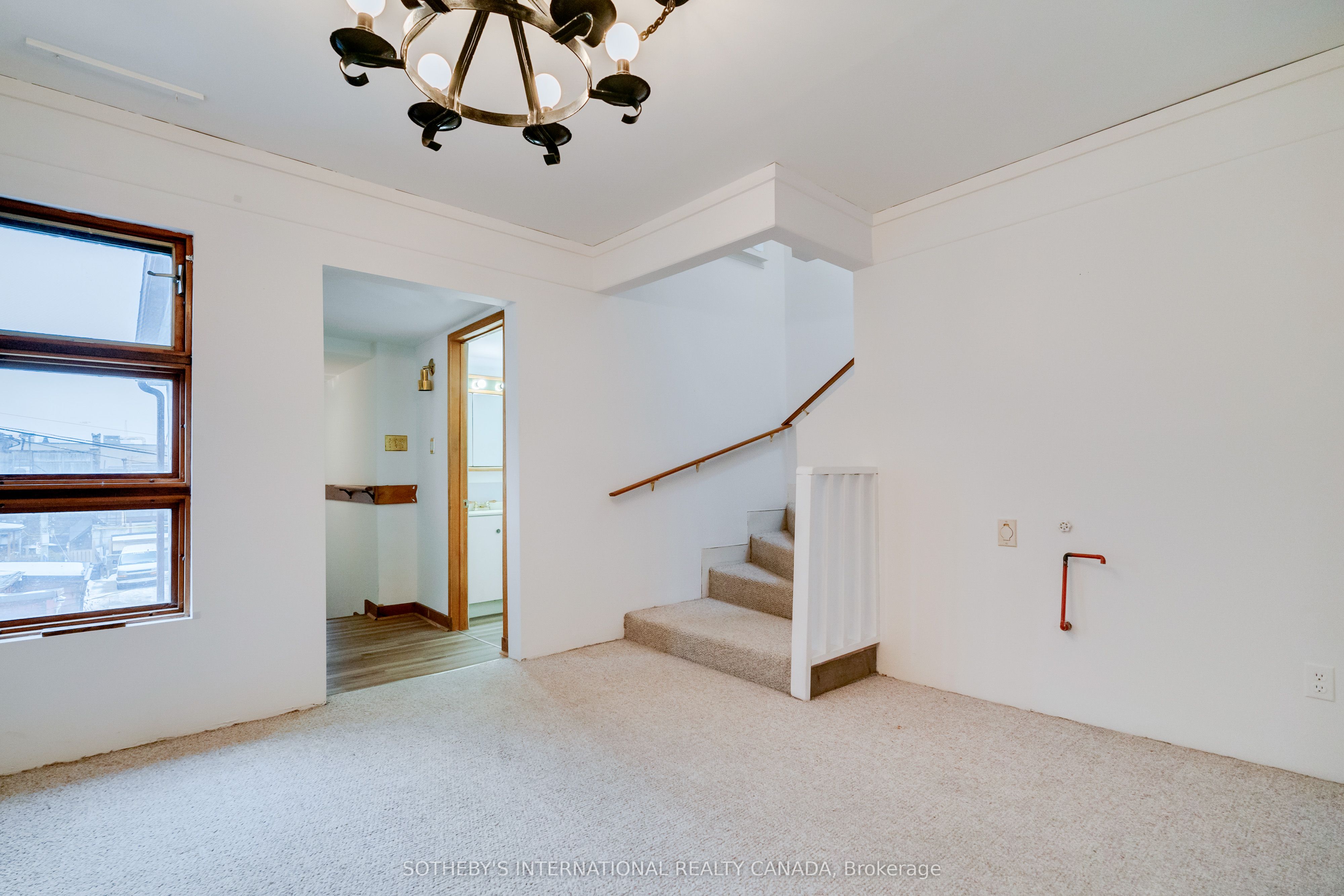237 Carlton Street Property Photo 29