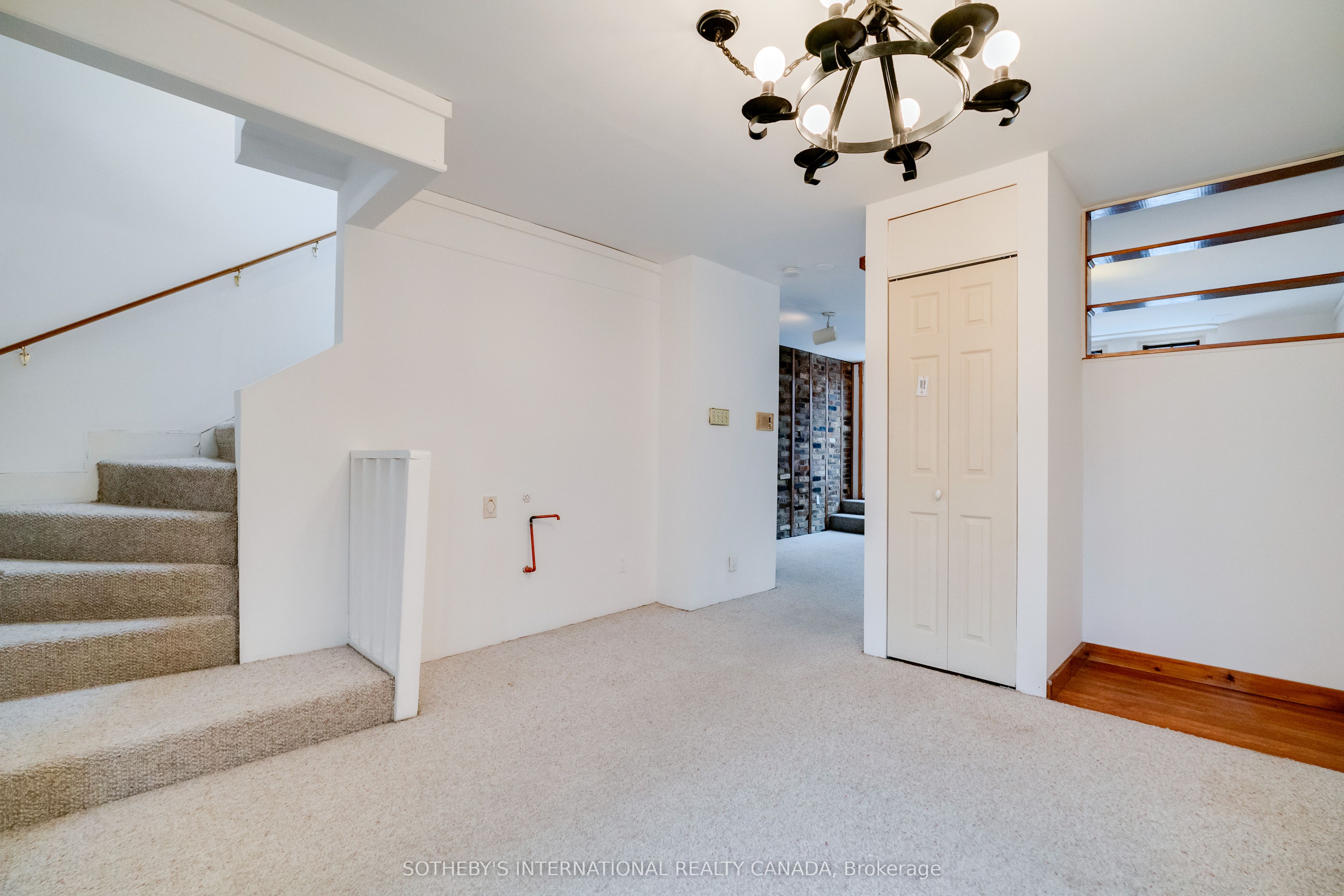 237 Carlton Street Property Photo 30