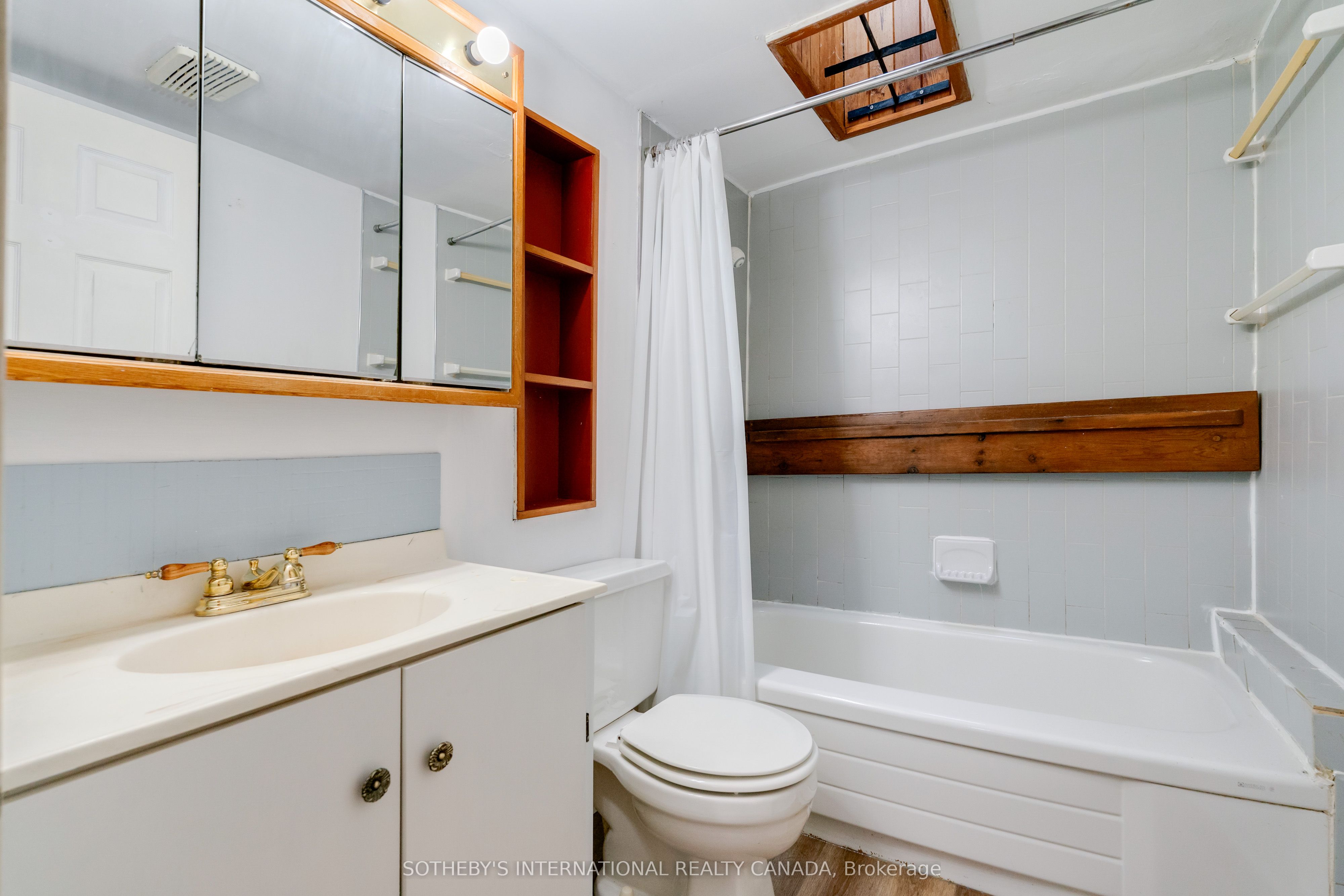 237 Carlton Street Property Photo 32