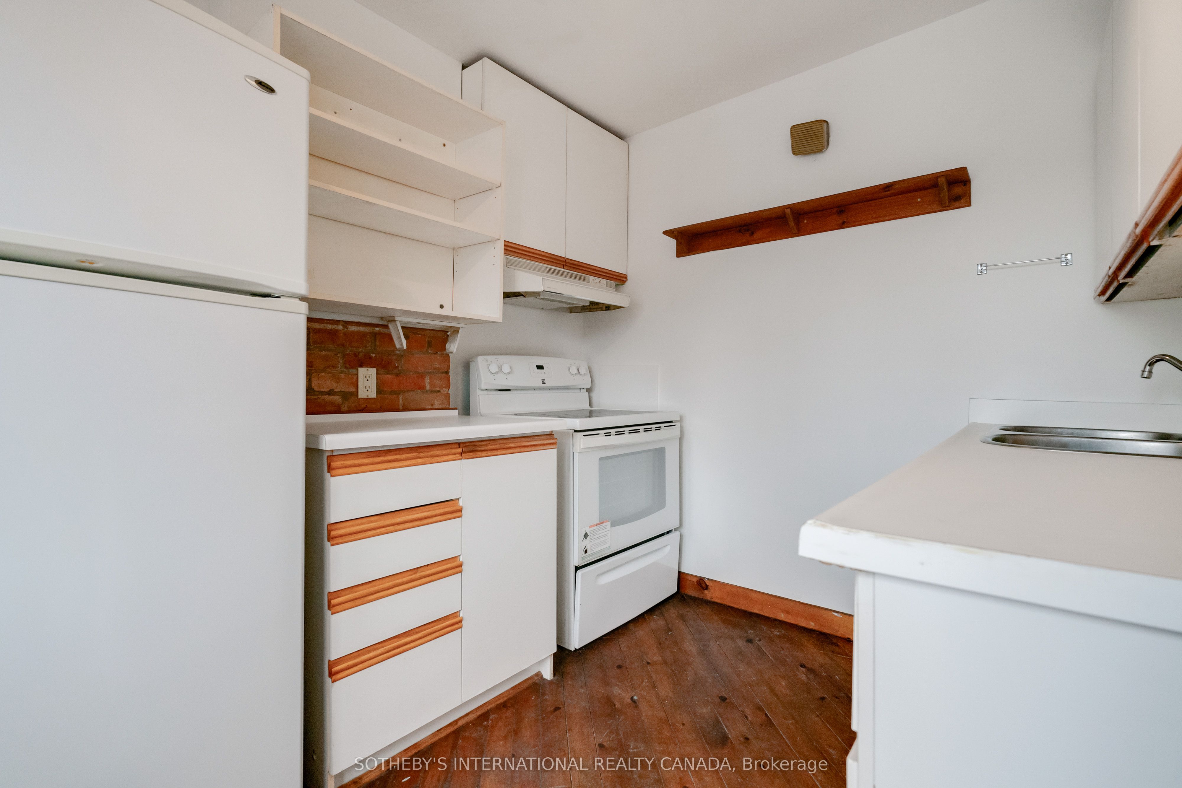 237 Carlton Street Property Photo 33